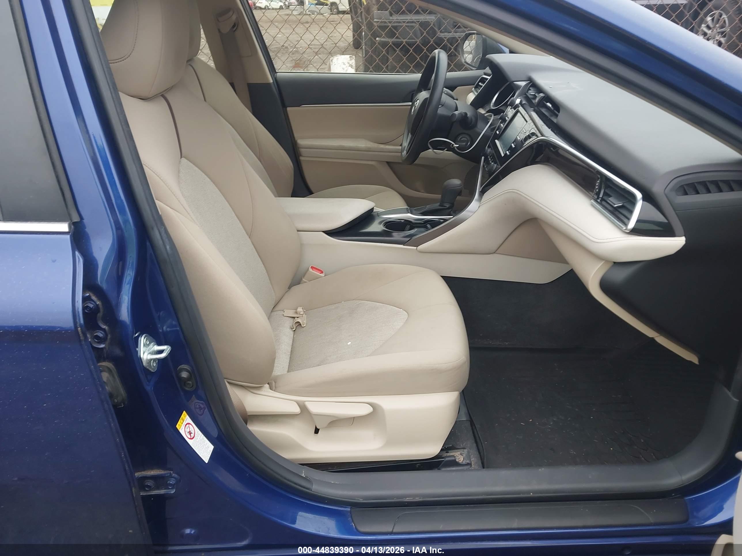 TOYOTA CAMRY image 5
