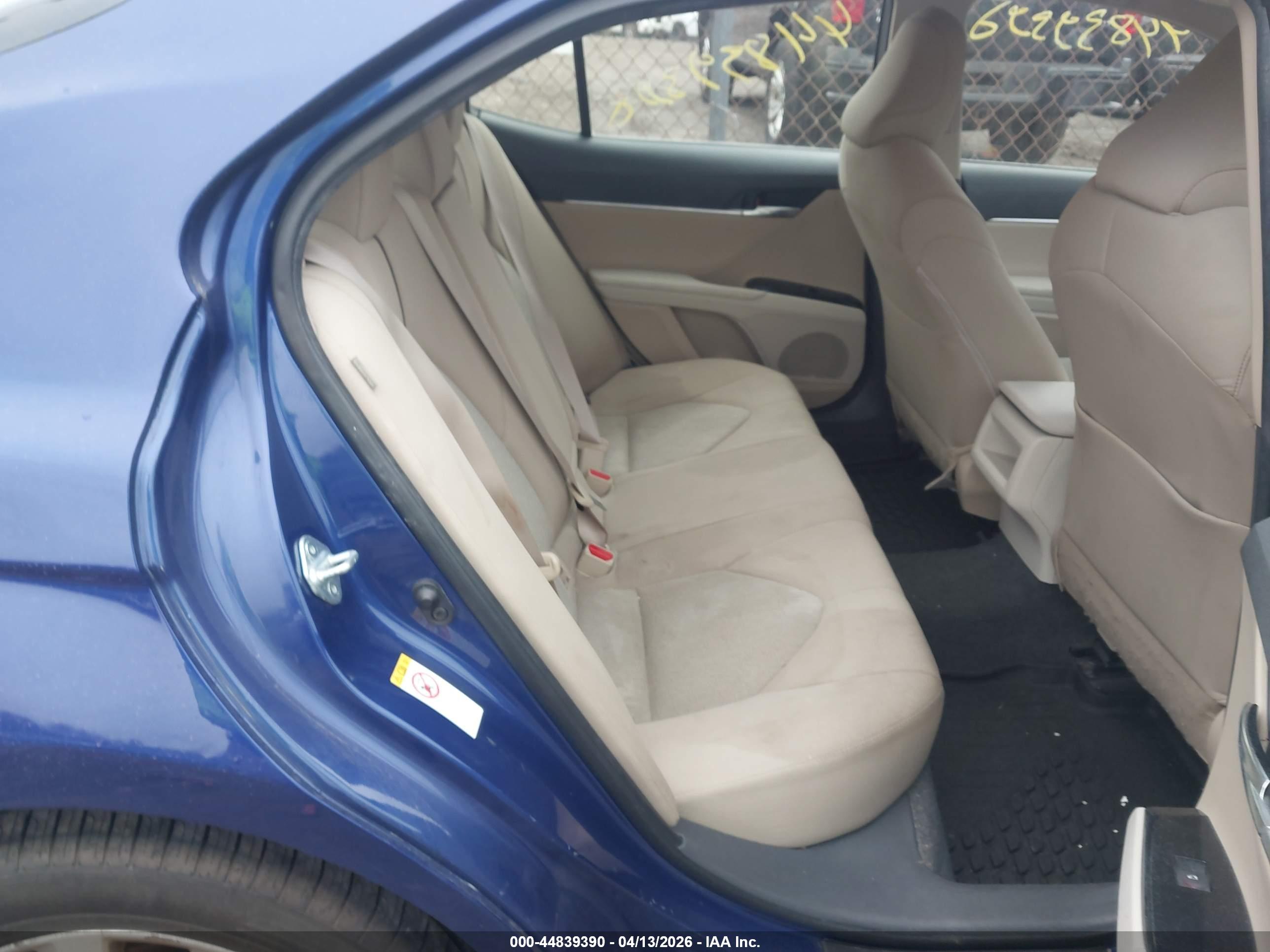 TOYOTA CAMRY image 8