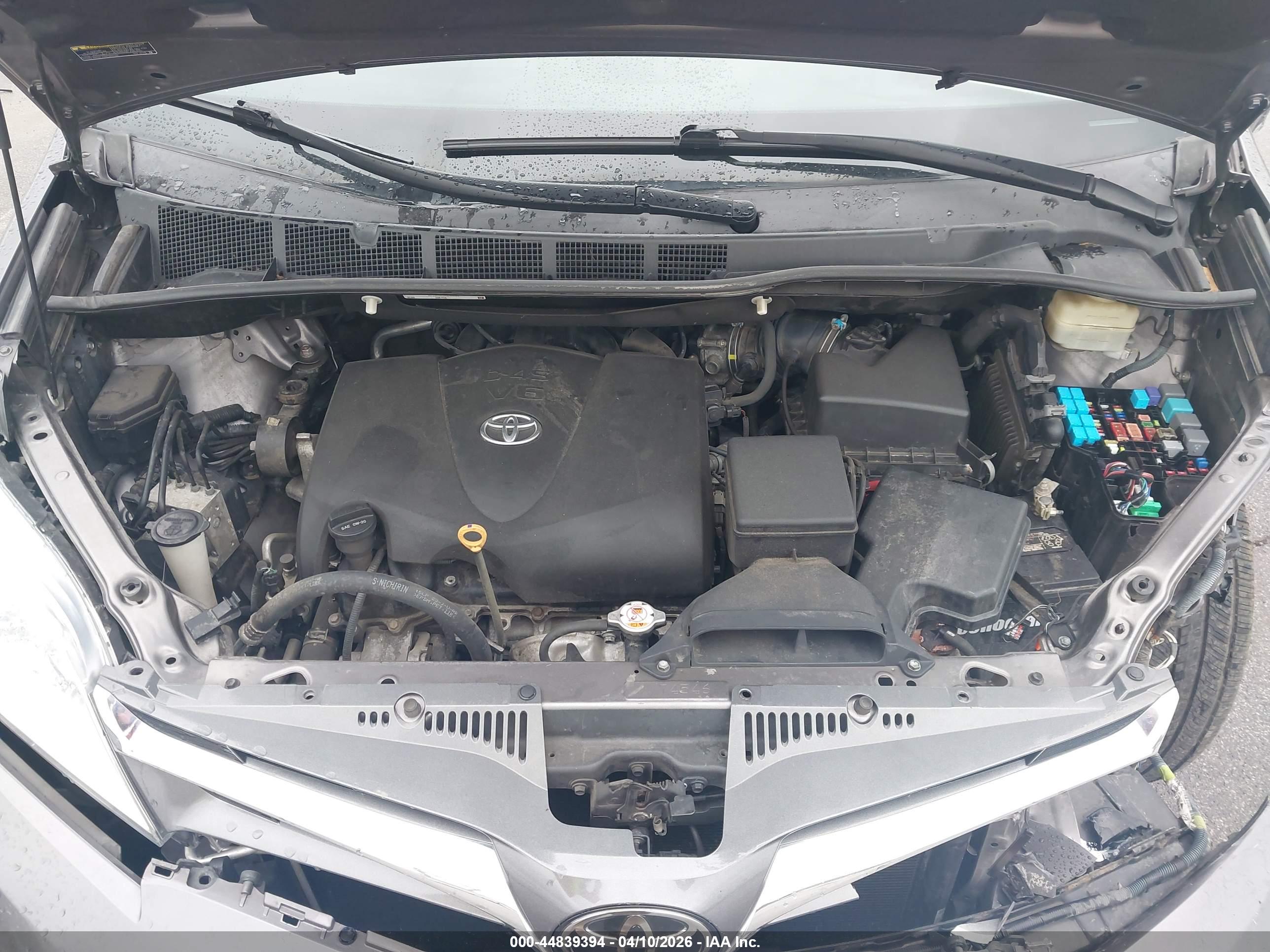 TOYOTA SIENNA image 10