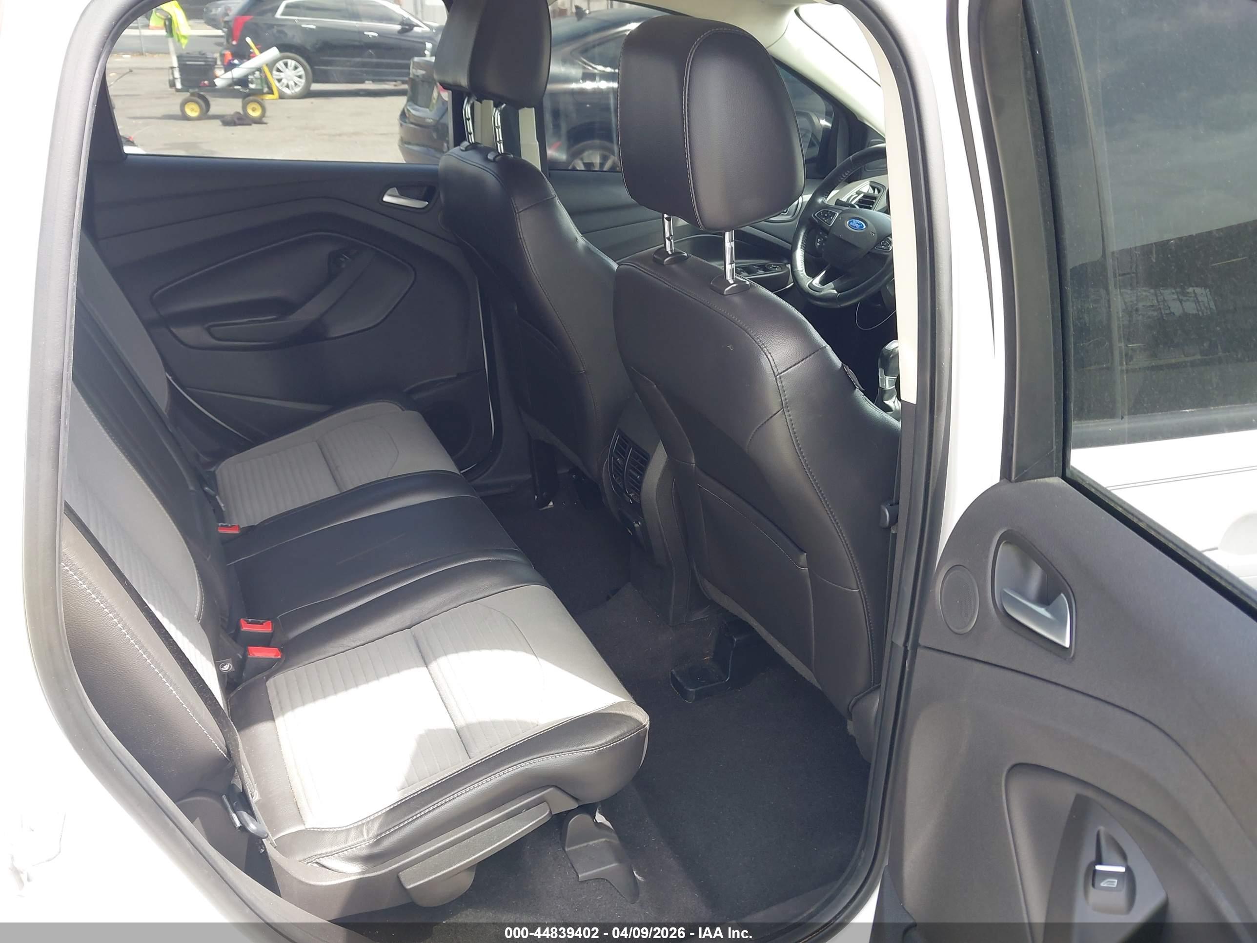 FORD ESCAPE image 8