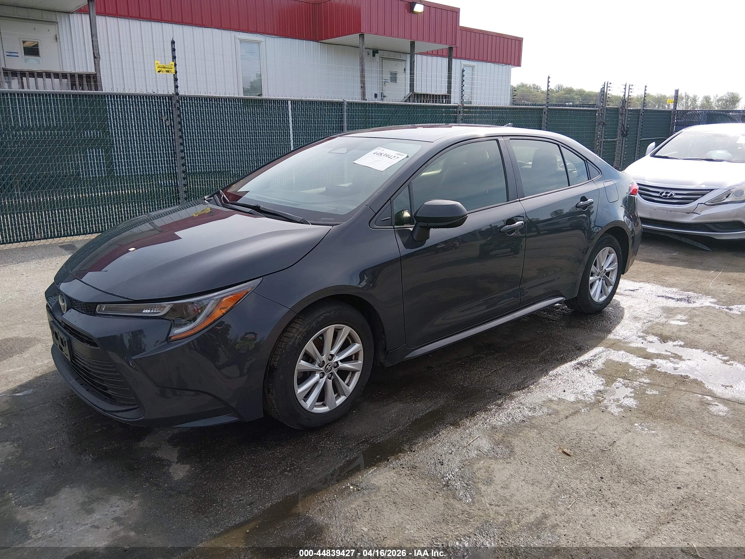 TOYOTA COROLLA image 2