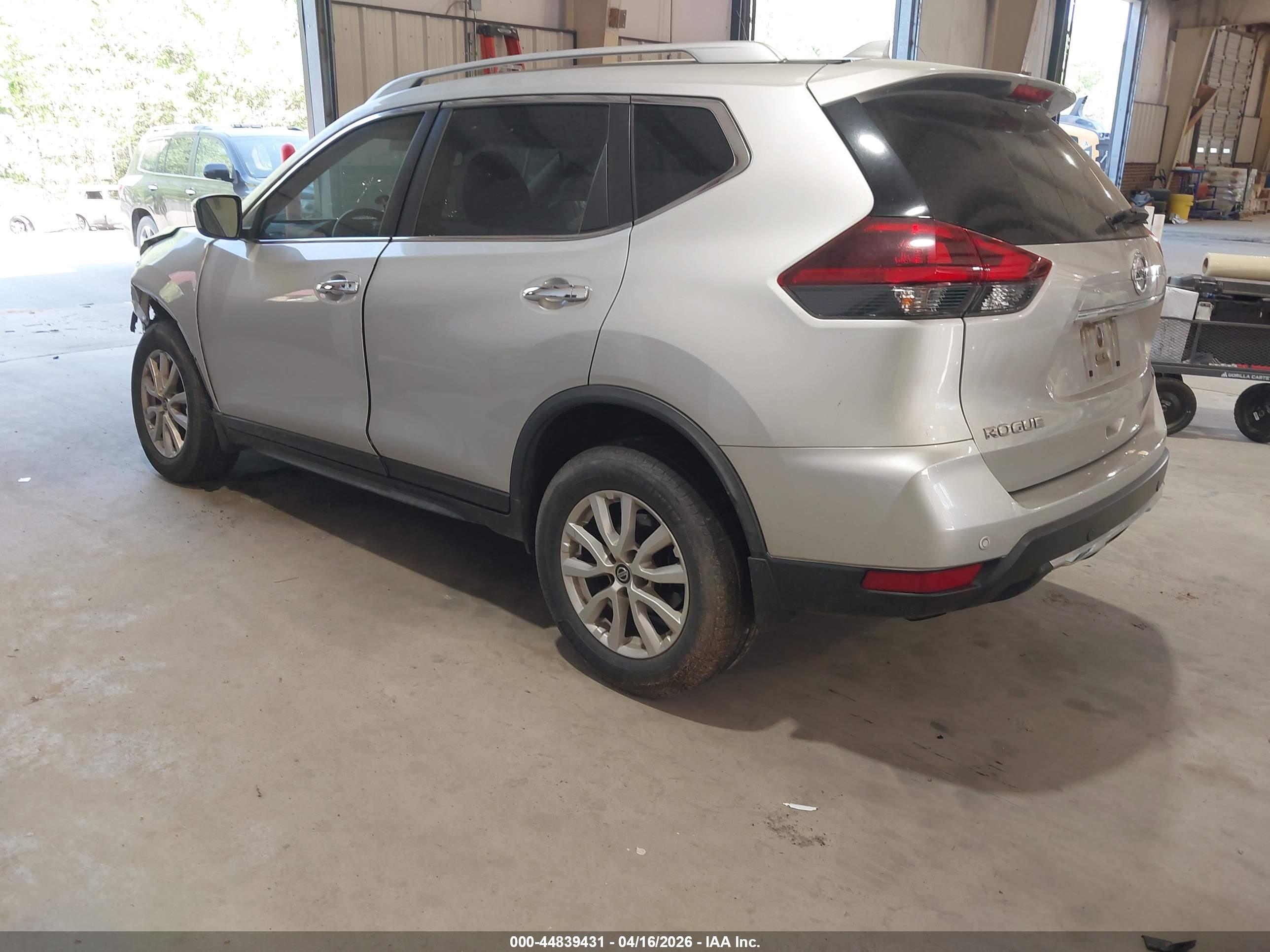 NISSAN ROGUE image 3