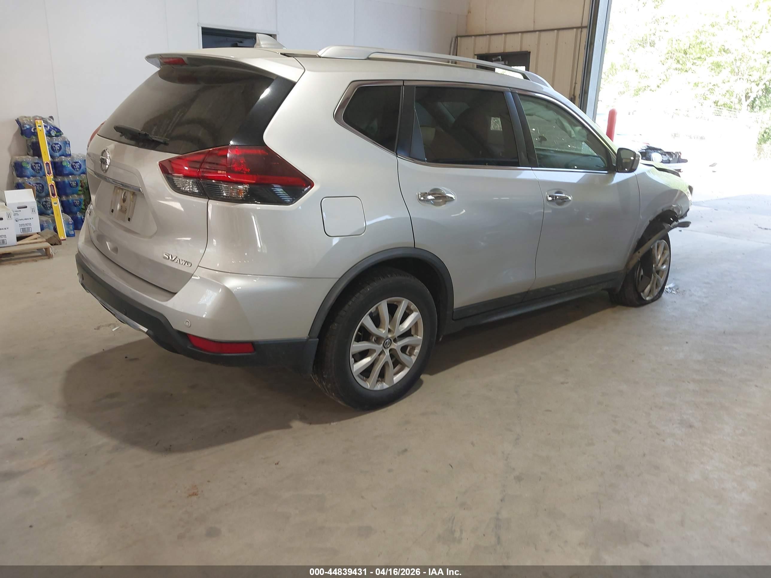 NISSAN ROGUE image 4