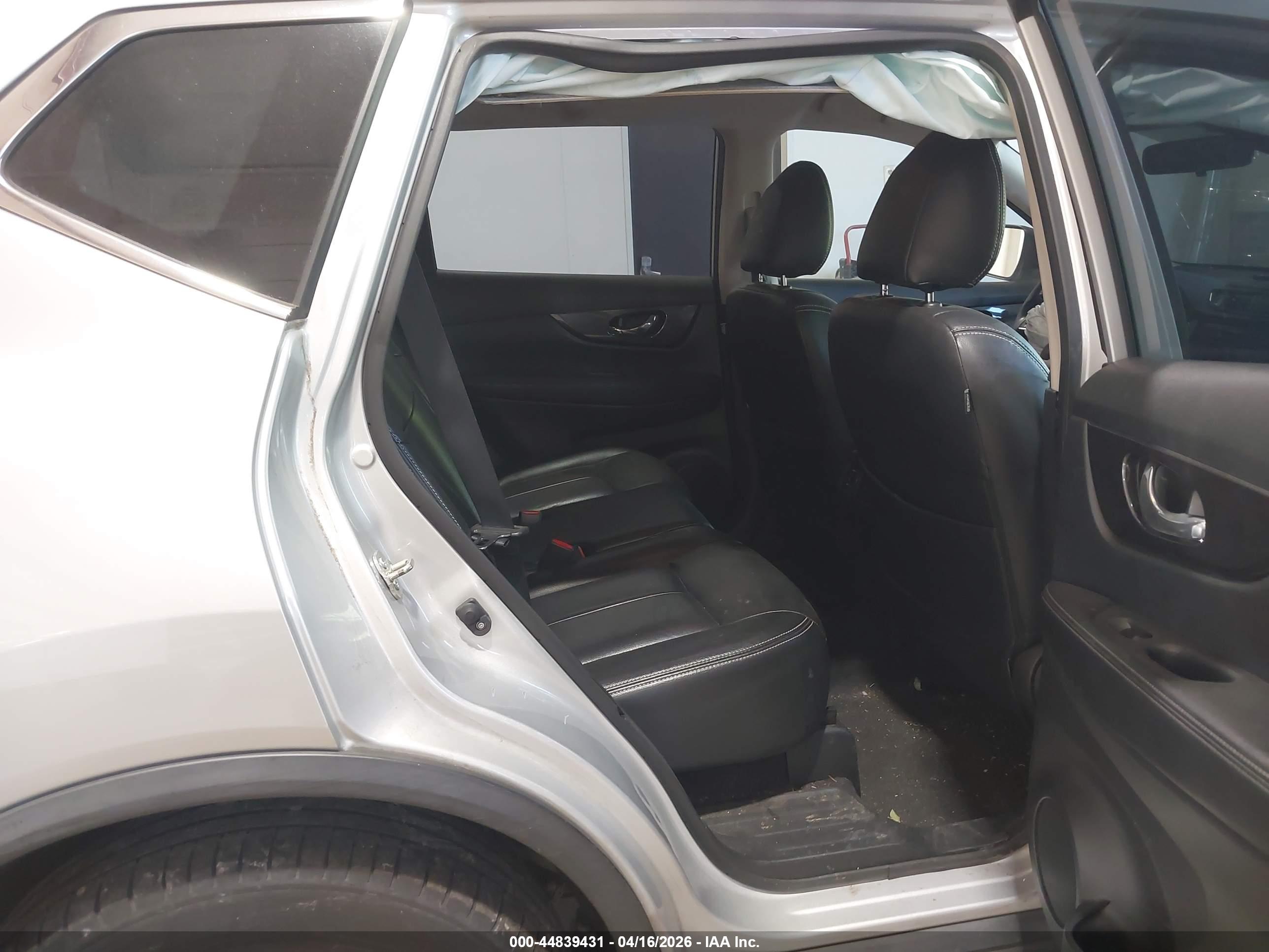 NISSAN ROGUE image 8