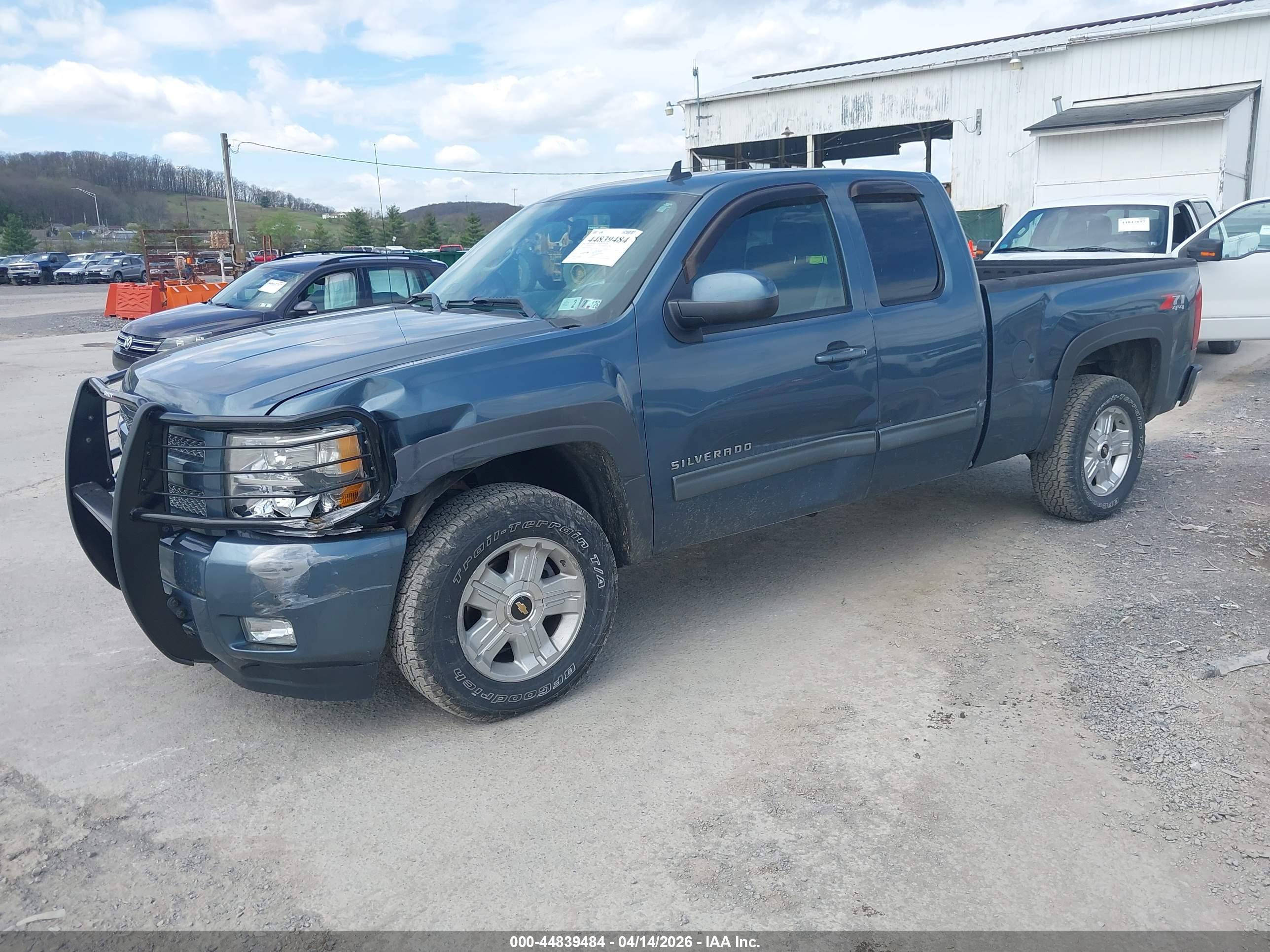 CHEVROLET SILVERADO image 2