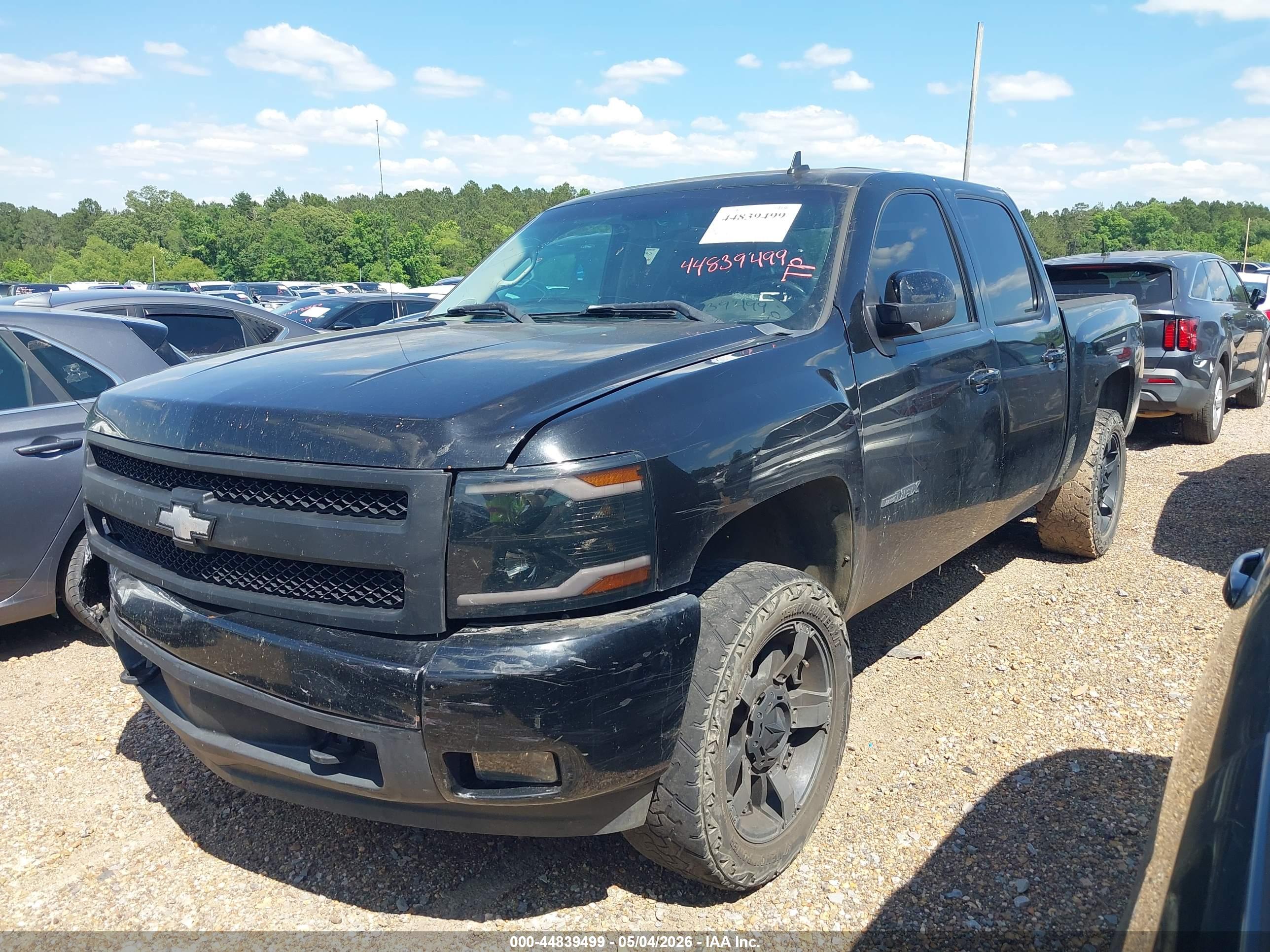CHEVROLET SILVERADO image 2
