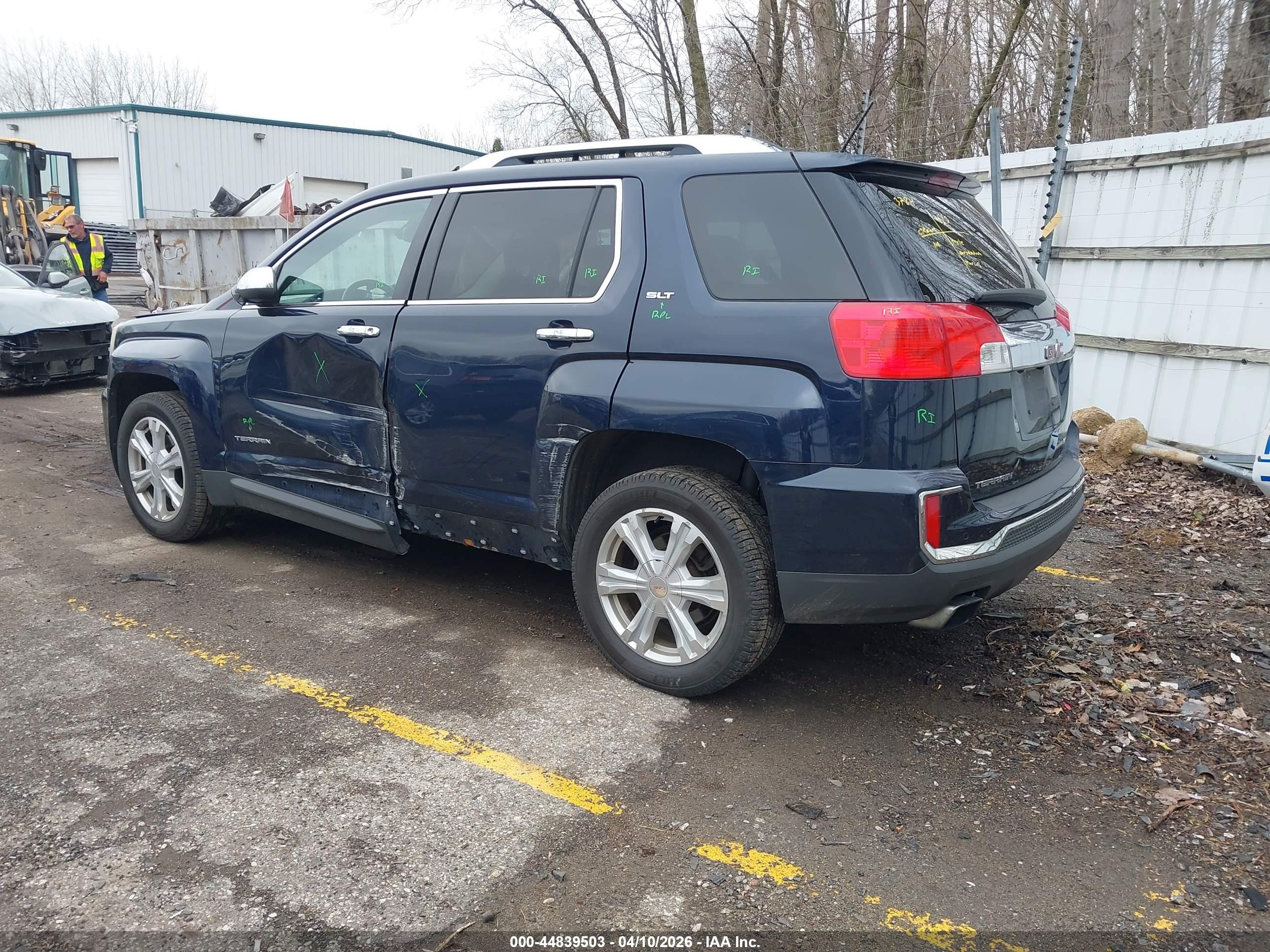 GMC TERRAIN image 3