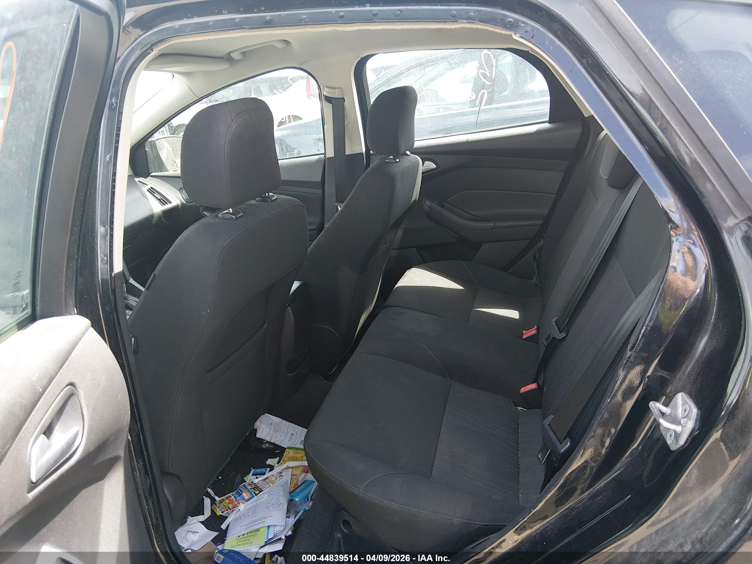 FORD FOCUS image 8