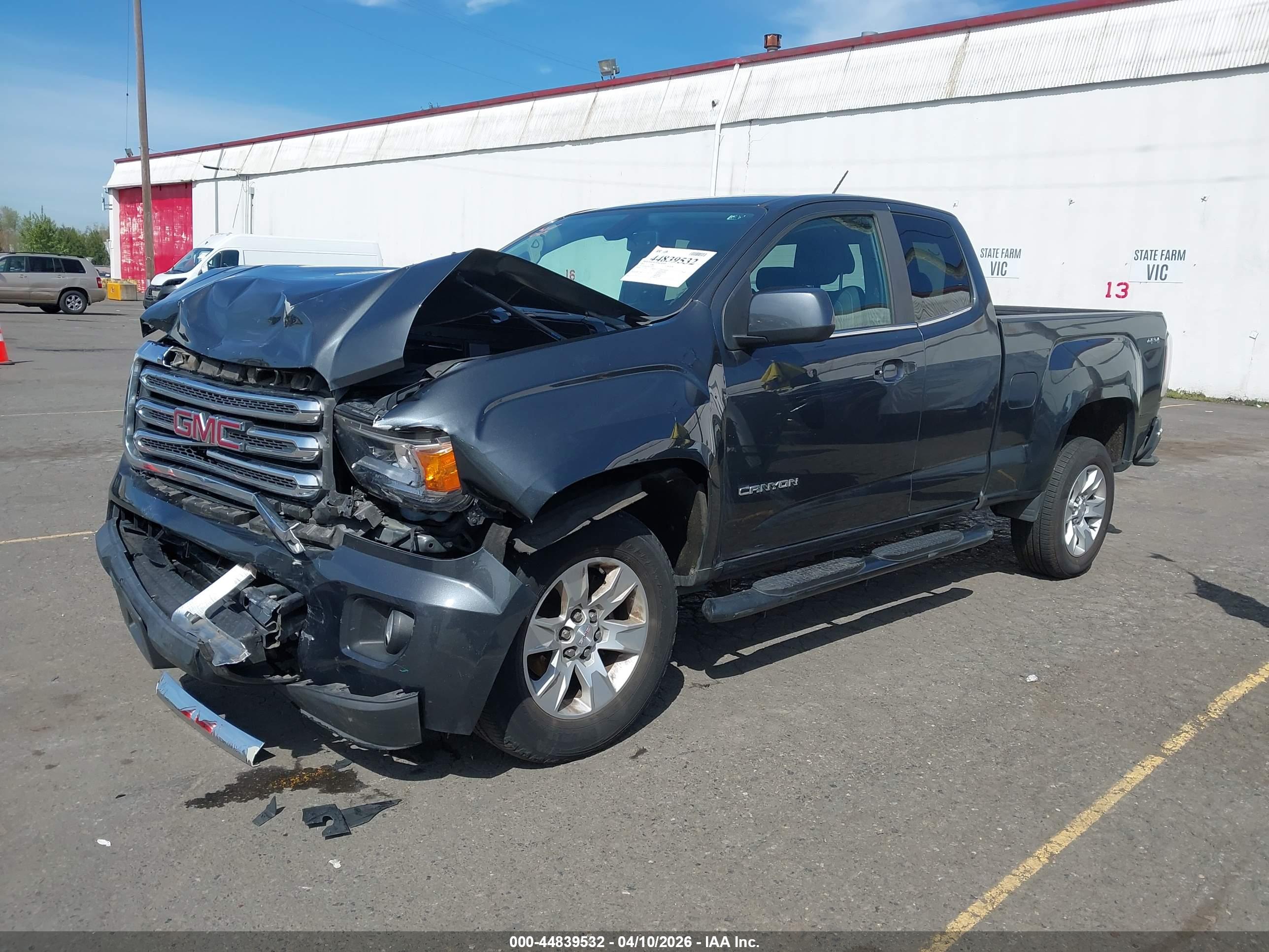 GMC CANYON image 2