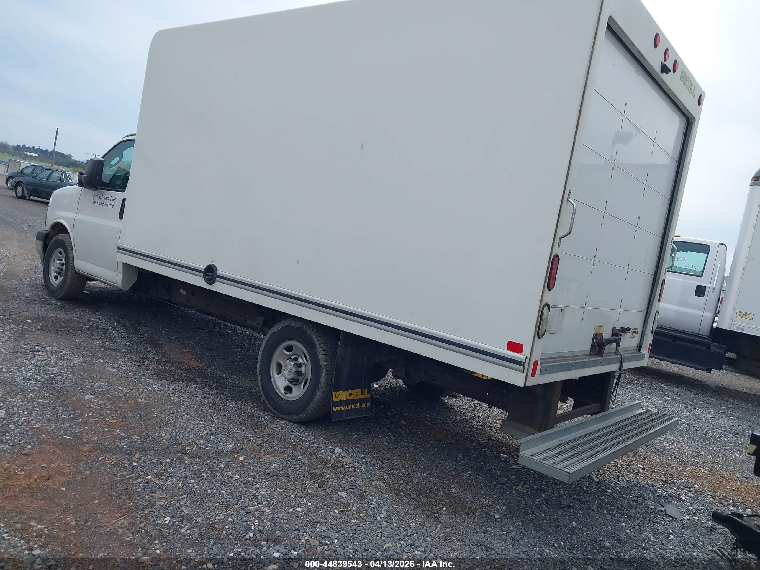 CHEVROLET EXPRESS image 3