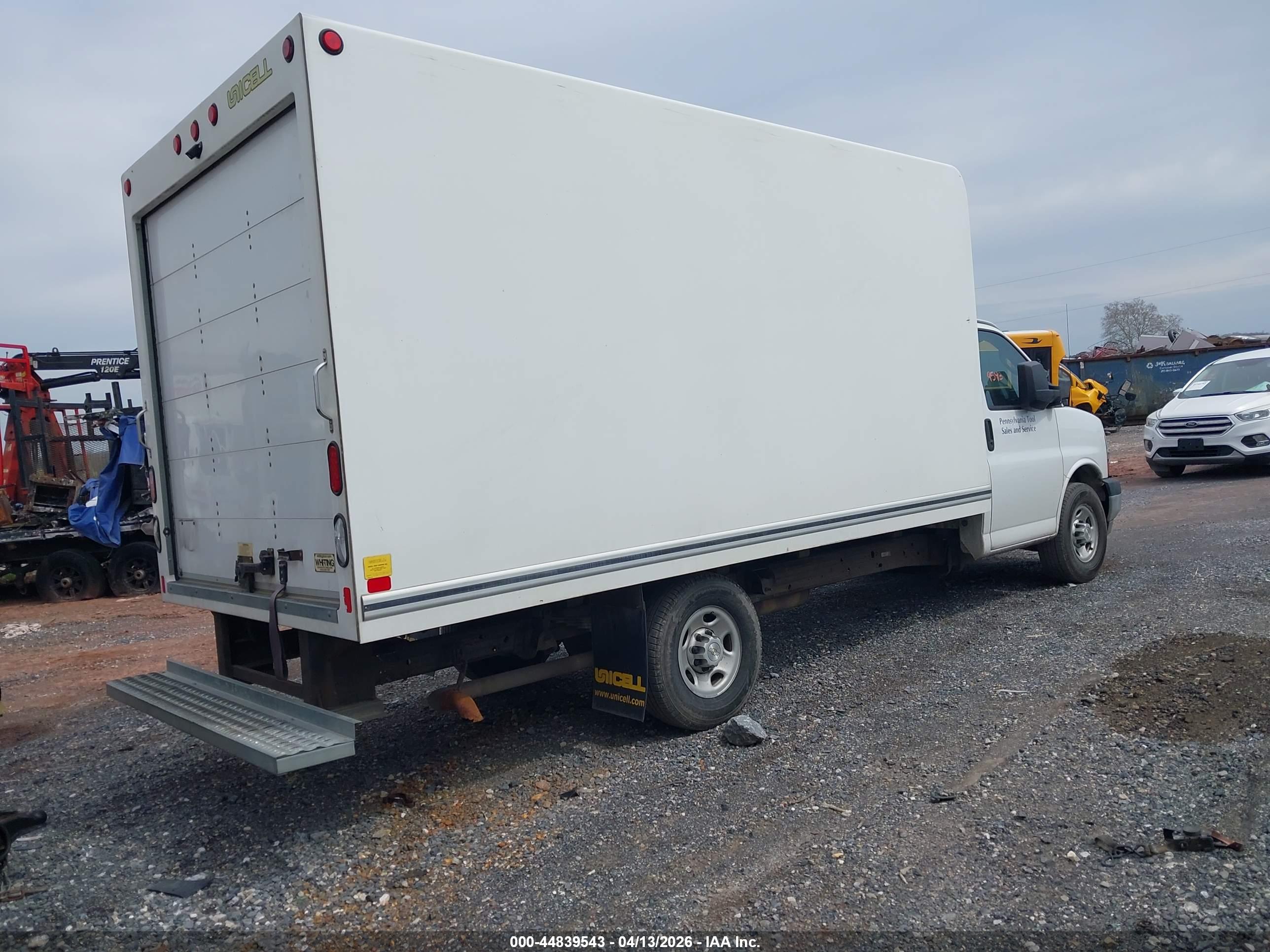 CHEVROLET EXPRESS image 4