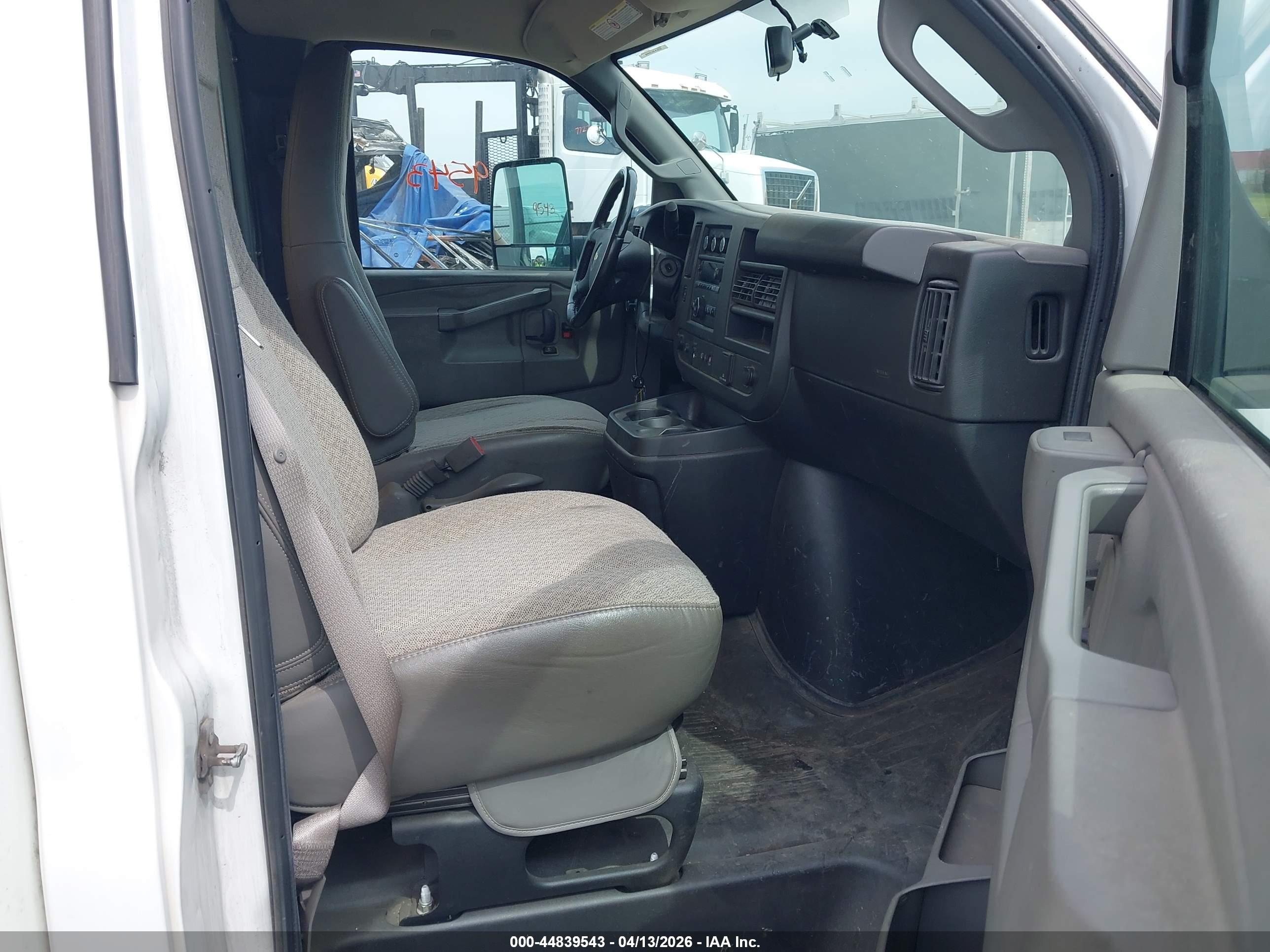 CHEVROLET EXPRESS image 8