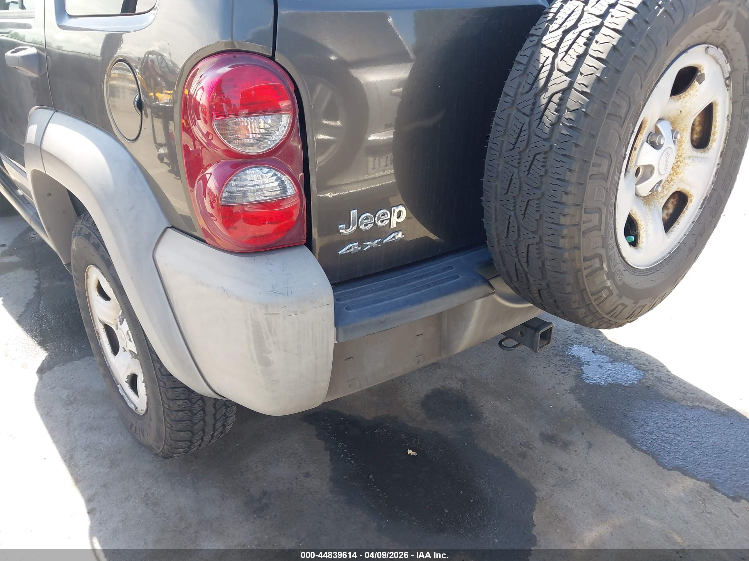 JEEP LIBERTY image 6