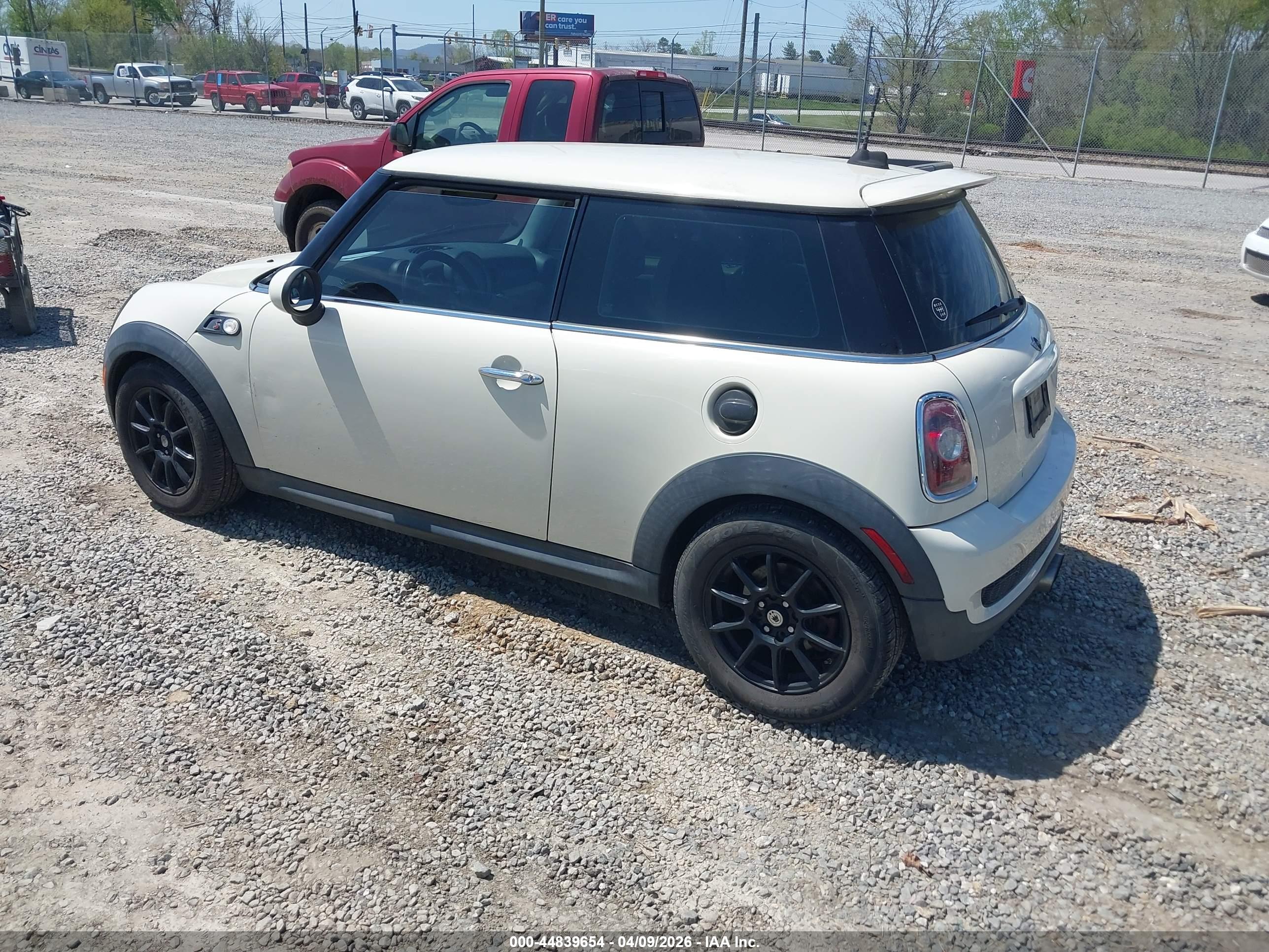 MINI COOPER image 3