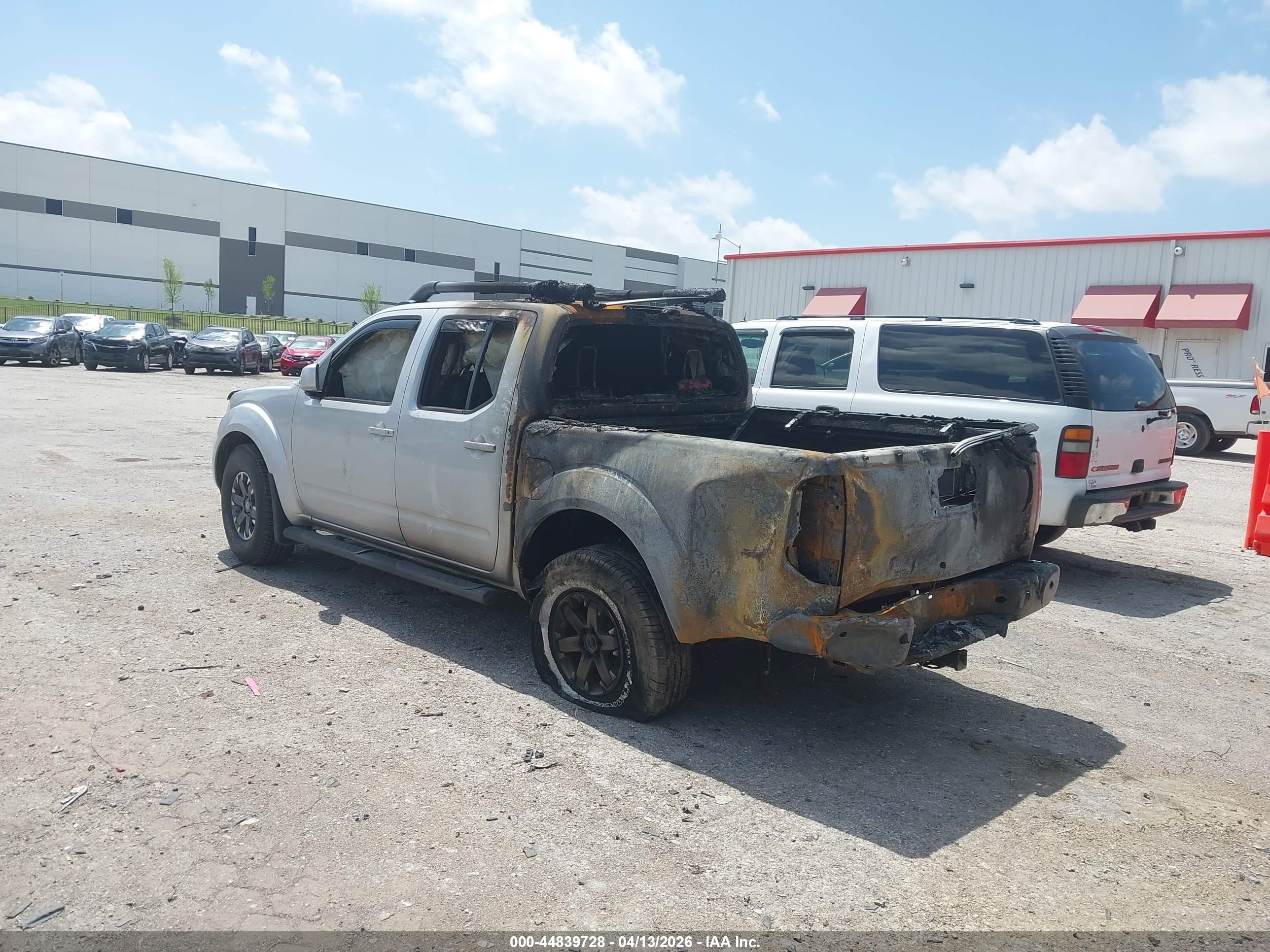 NISSAN FRONTIER image 3