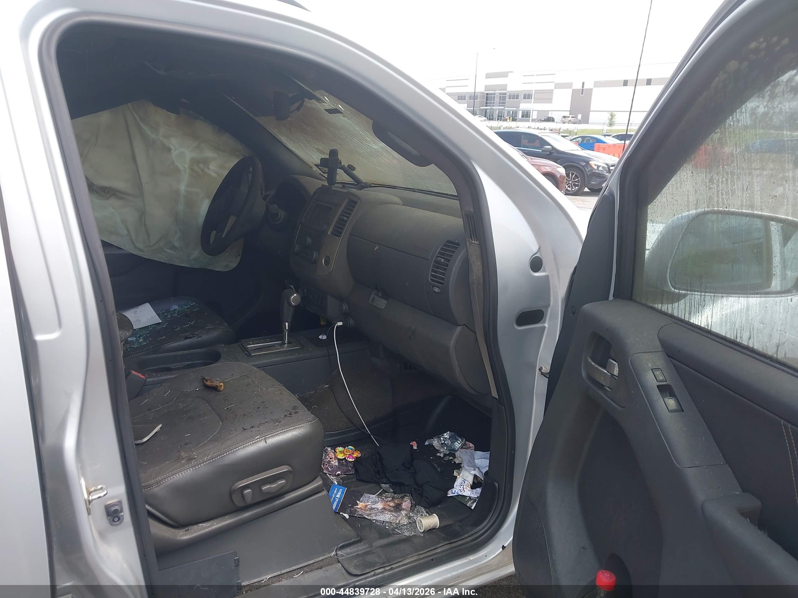 NISSAN FRONTIER image 5