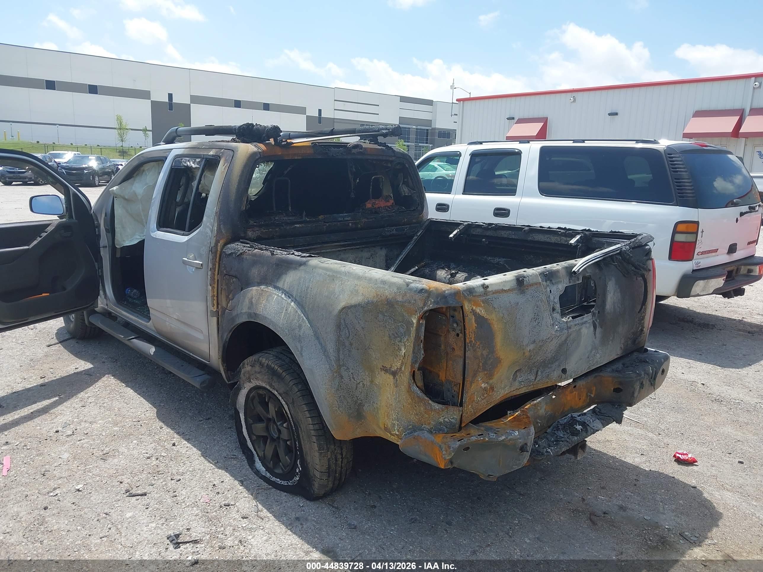 NISSAN FRONTIER image 6