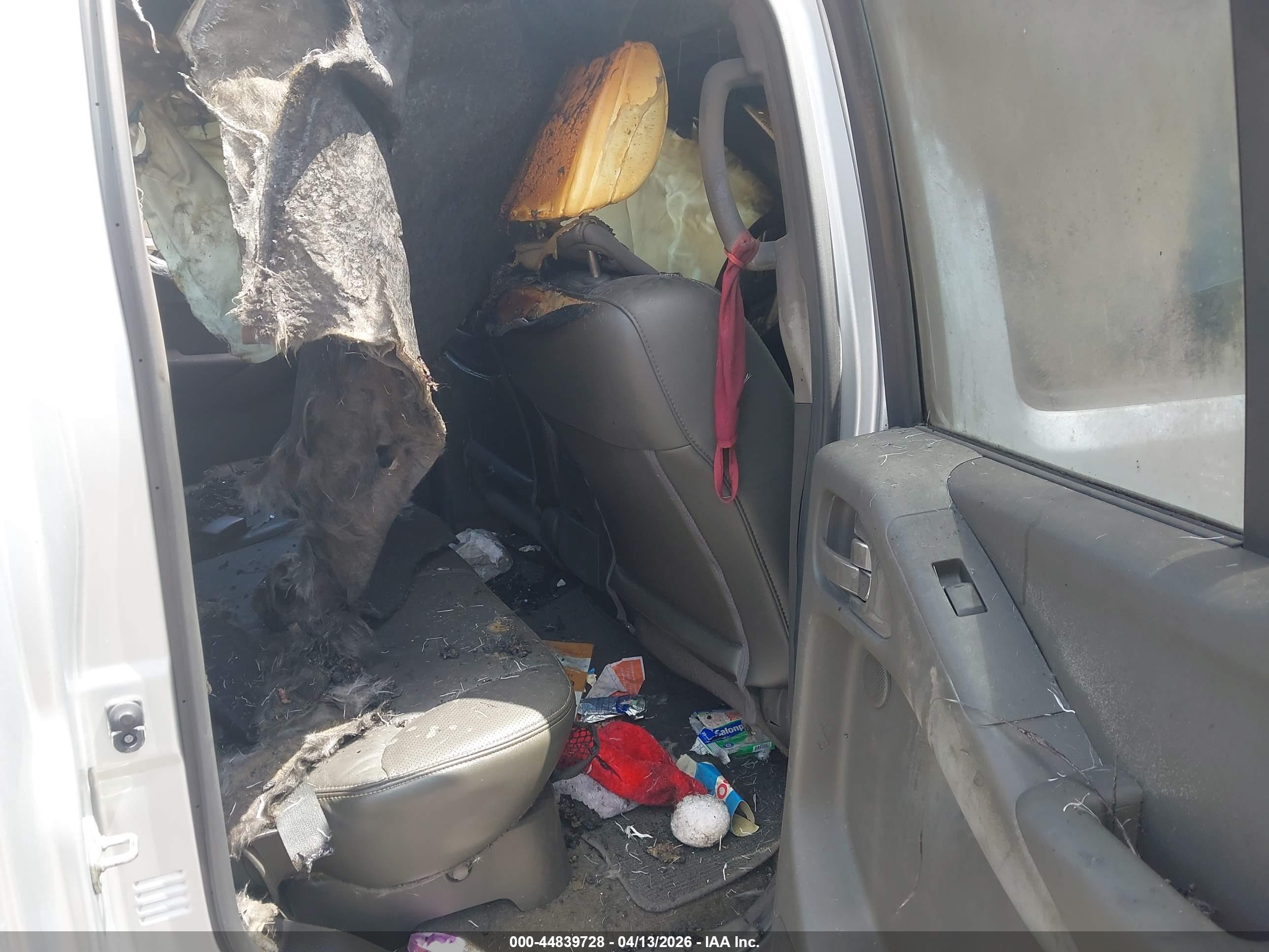 NISSAN FRONTIER image 8