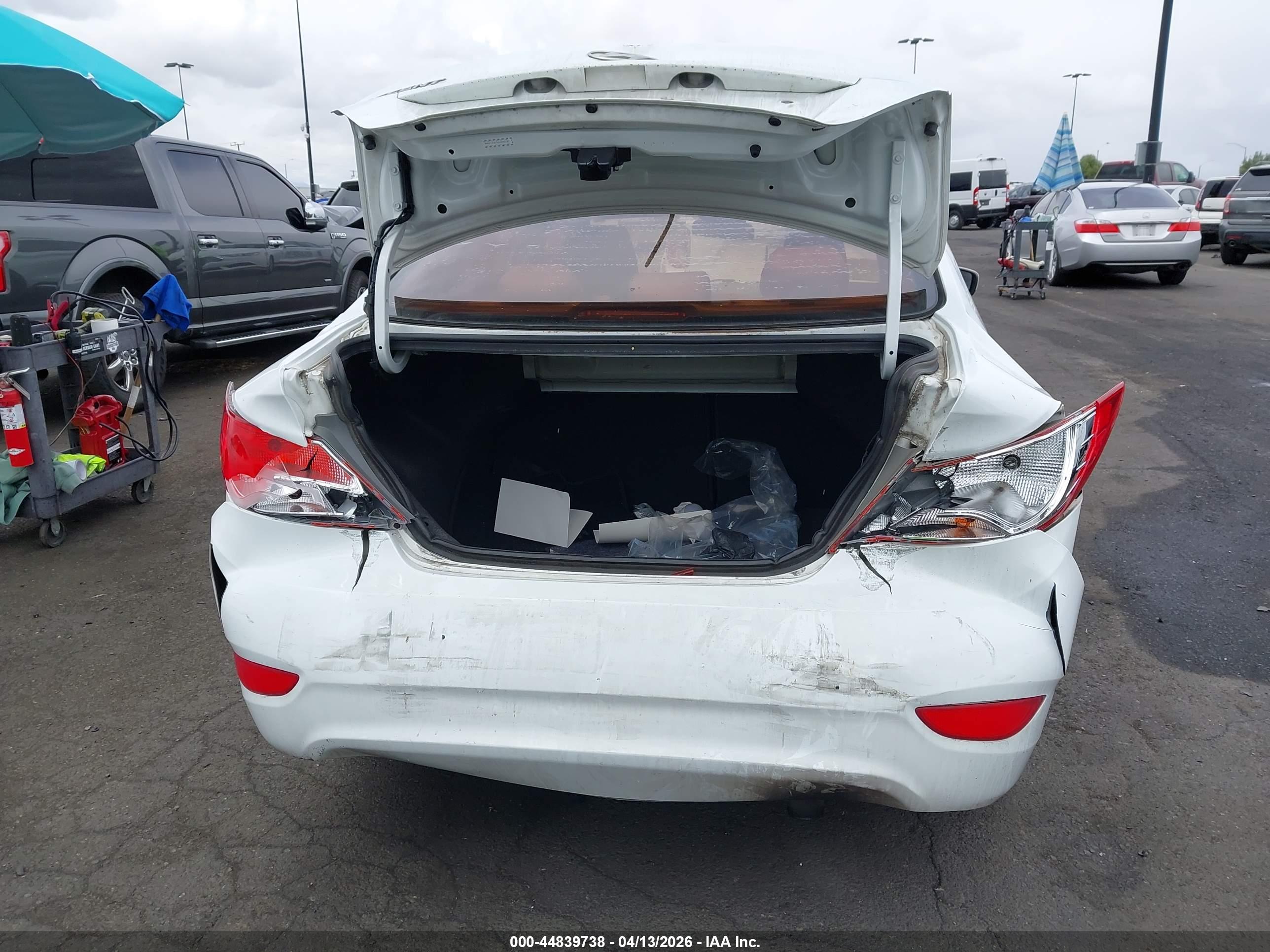 HYUNDAI ACCENT image 6