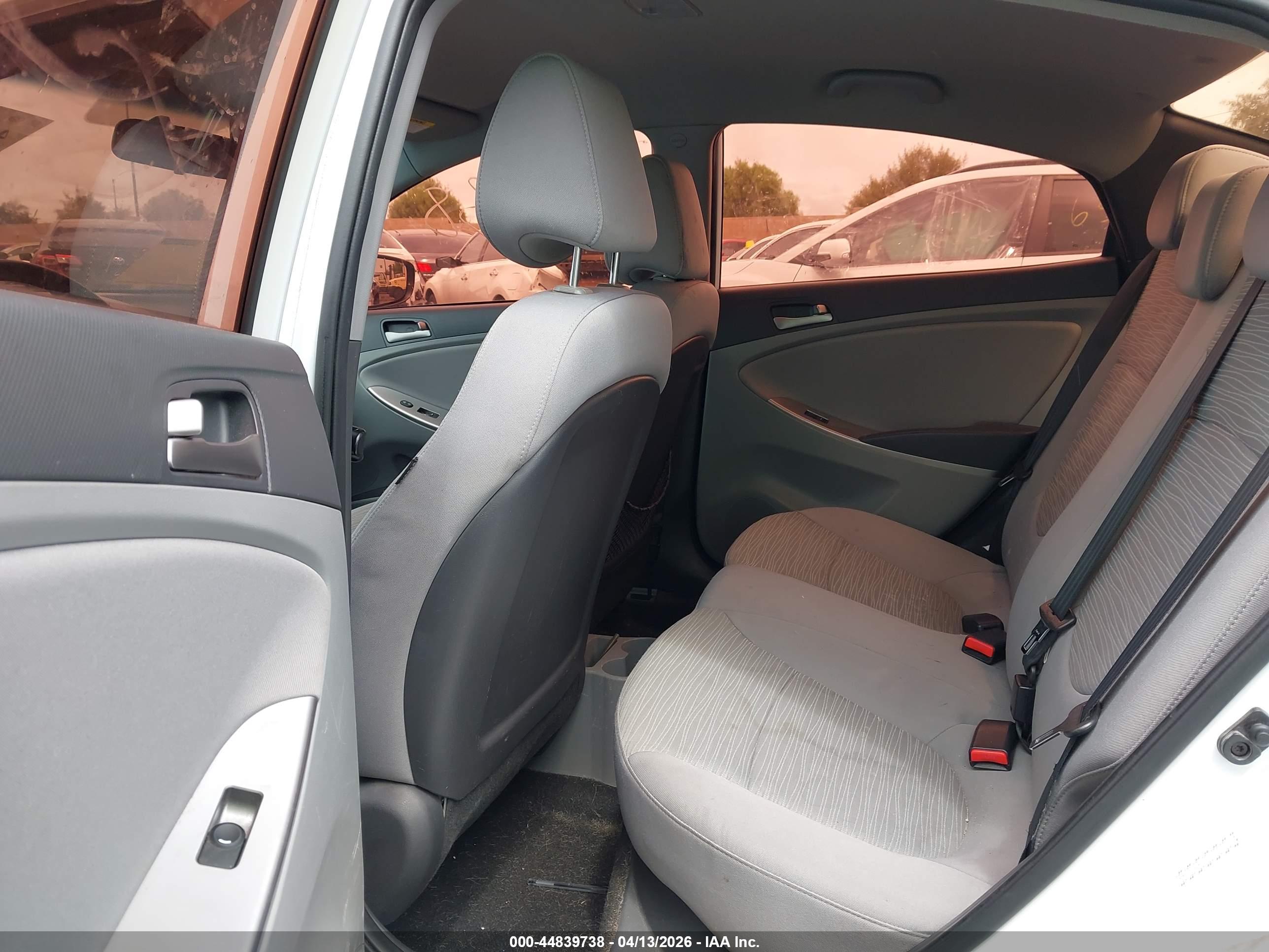HYUNDAI ACCENT image 8