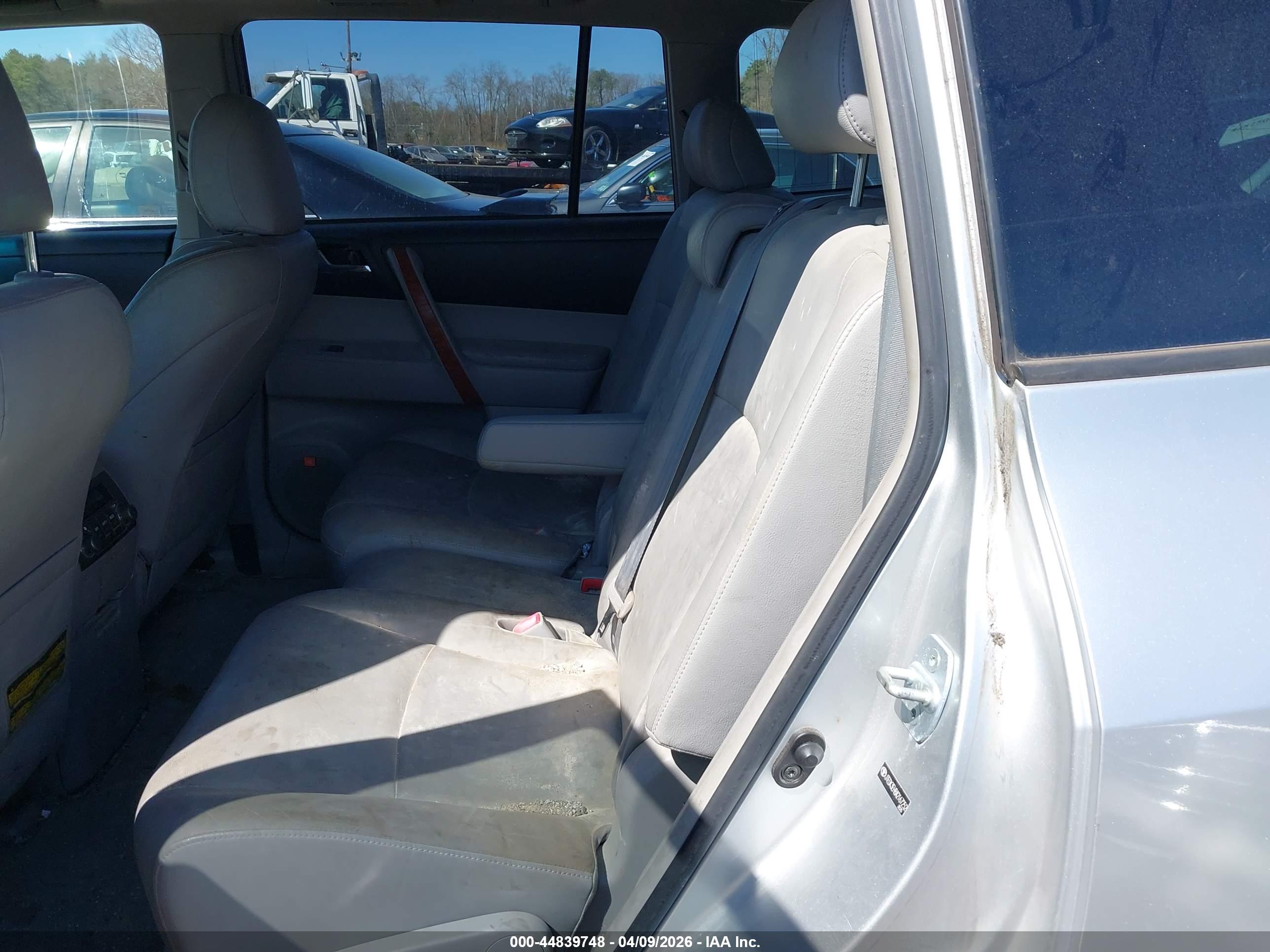 TOYOTA HIGHLANDER image 8