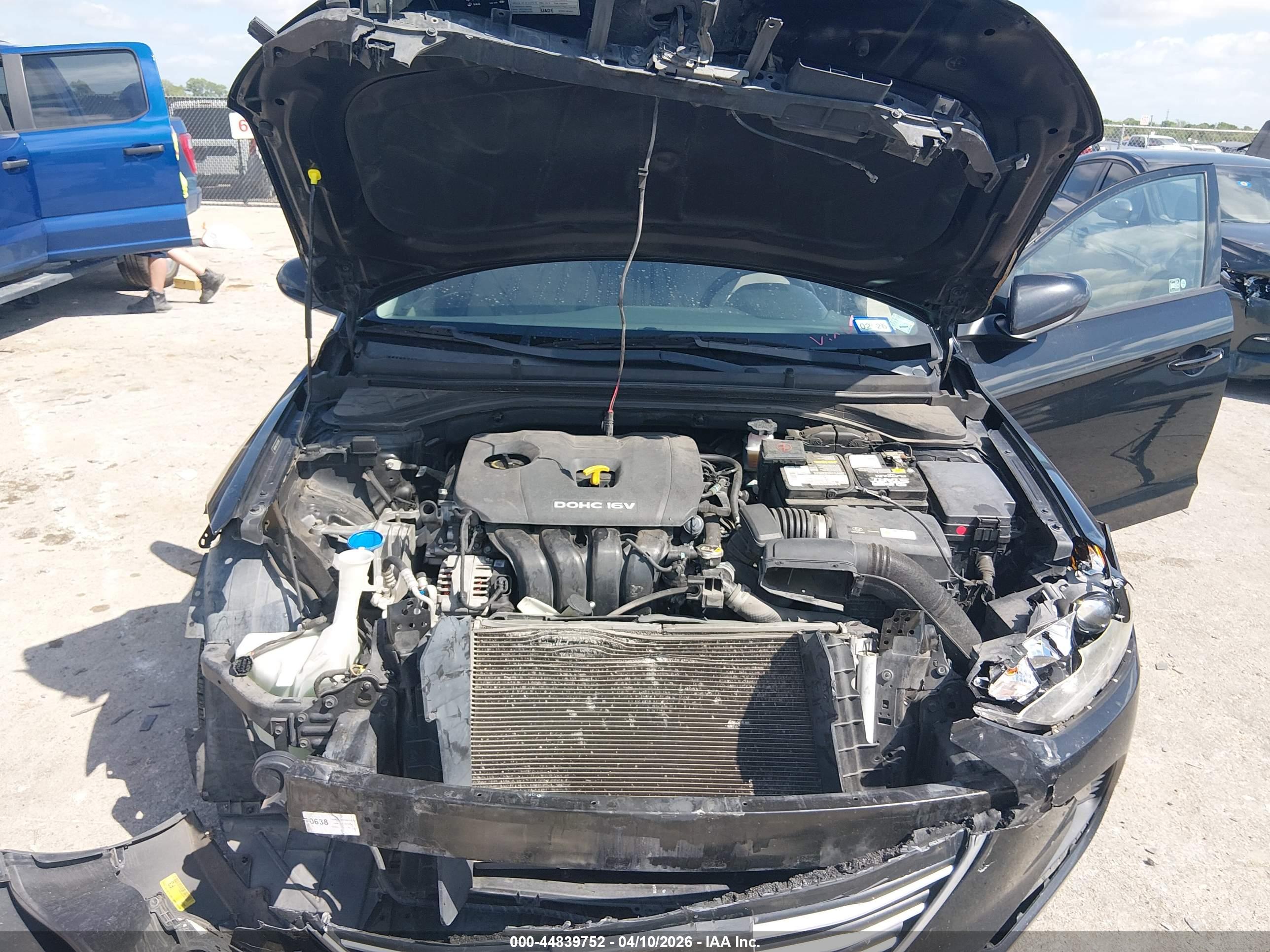 HYUNDAI ELANTRA image 10