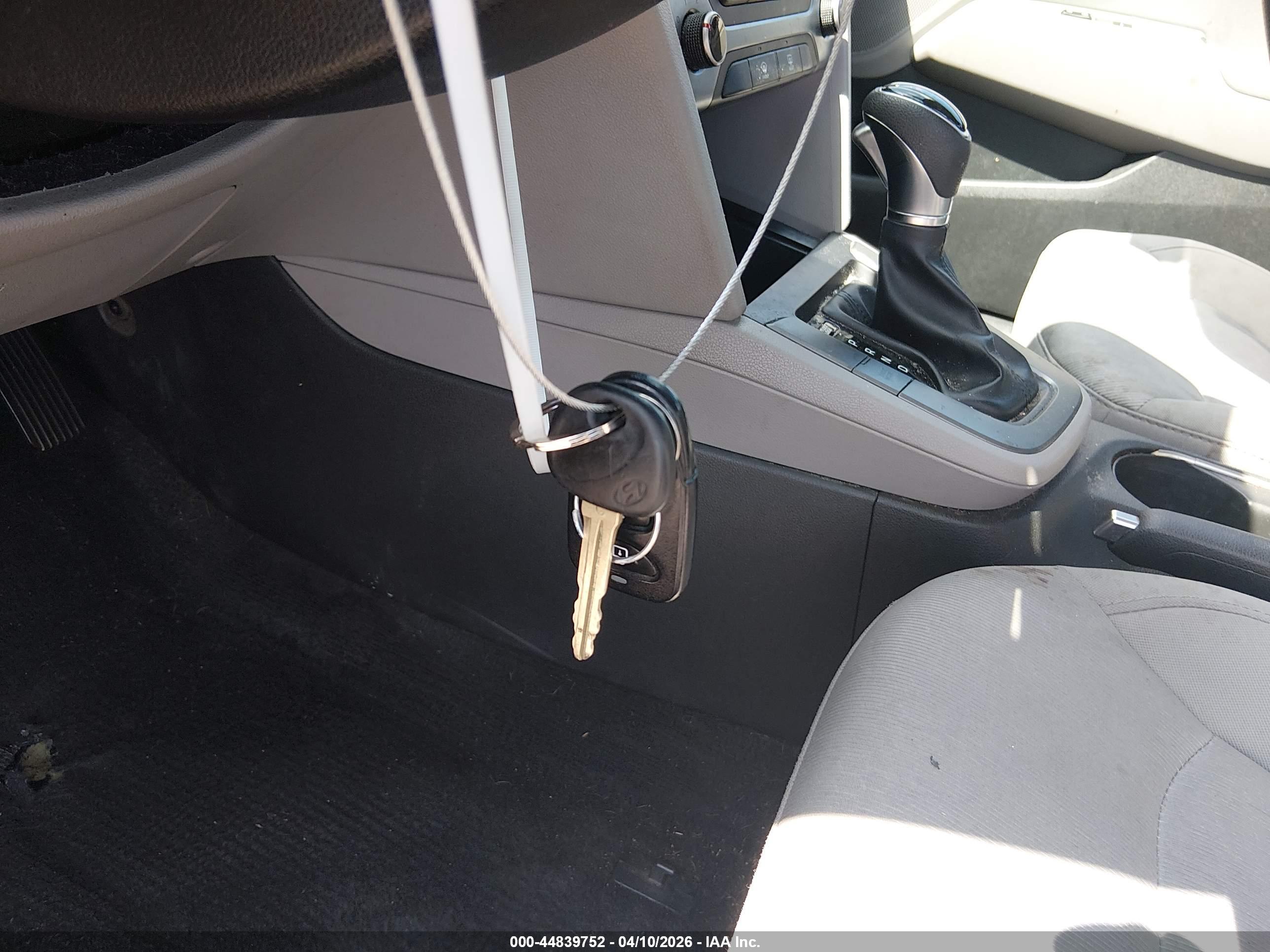 HYUNDAI ELANTRA image 11