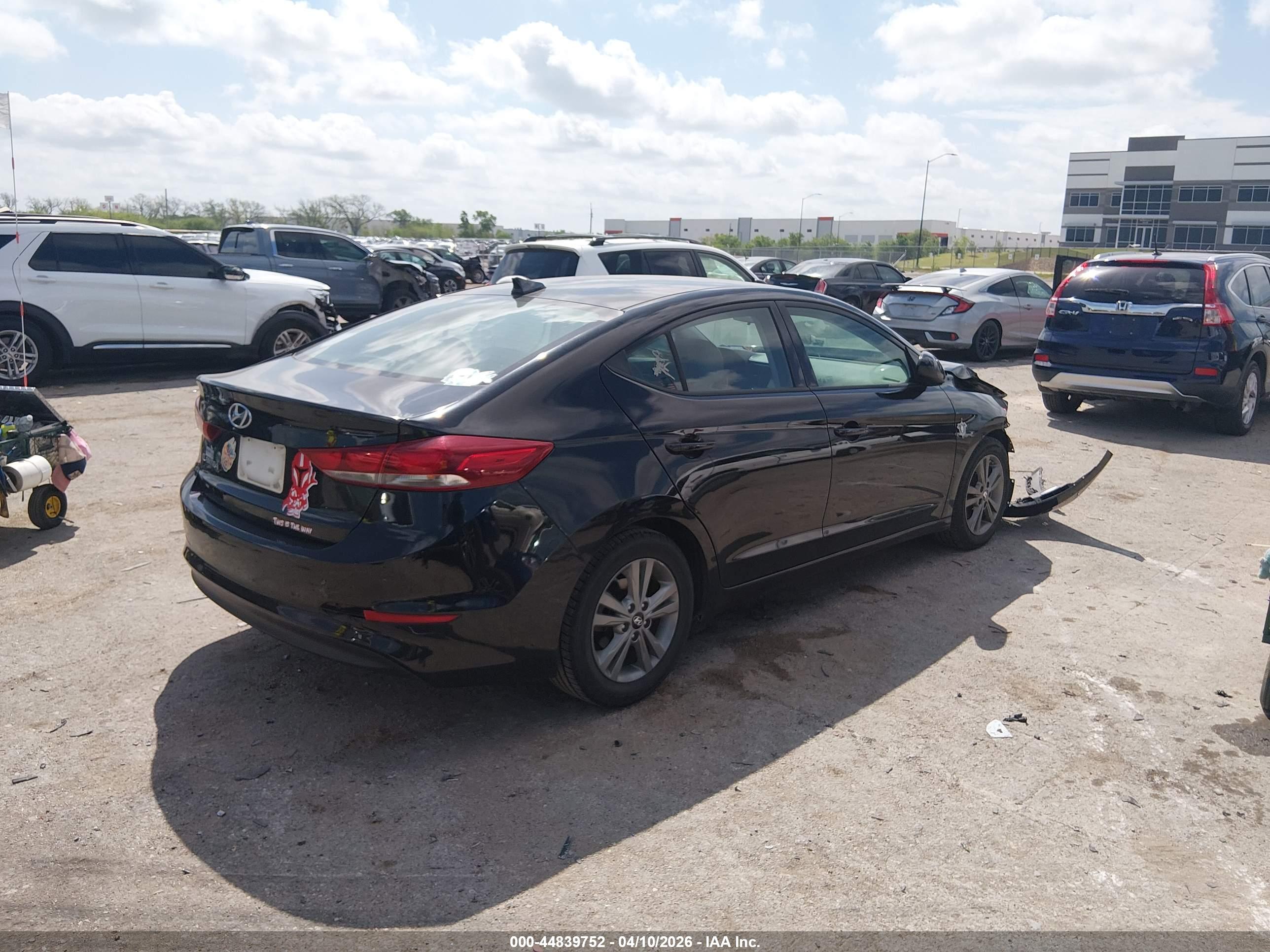 HYUNDAI ELANTRA image 4