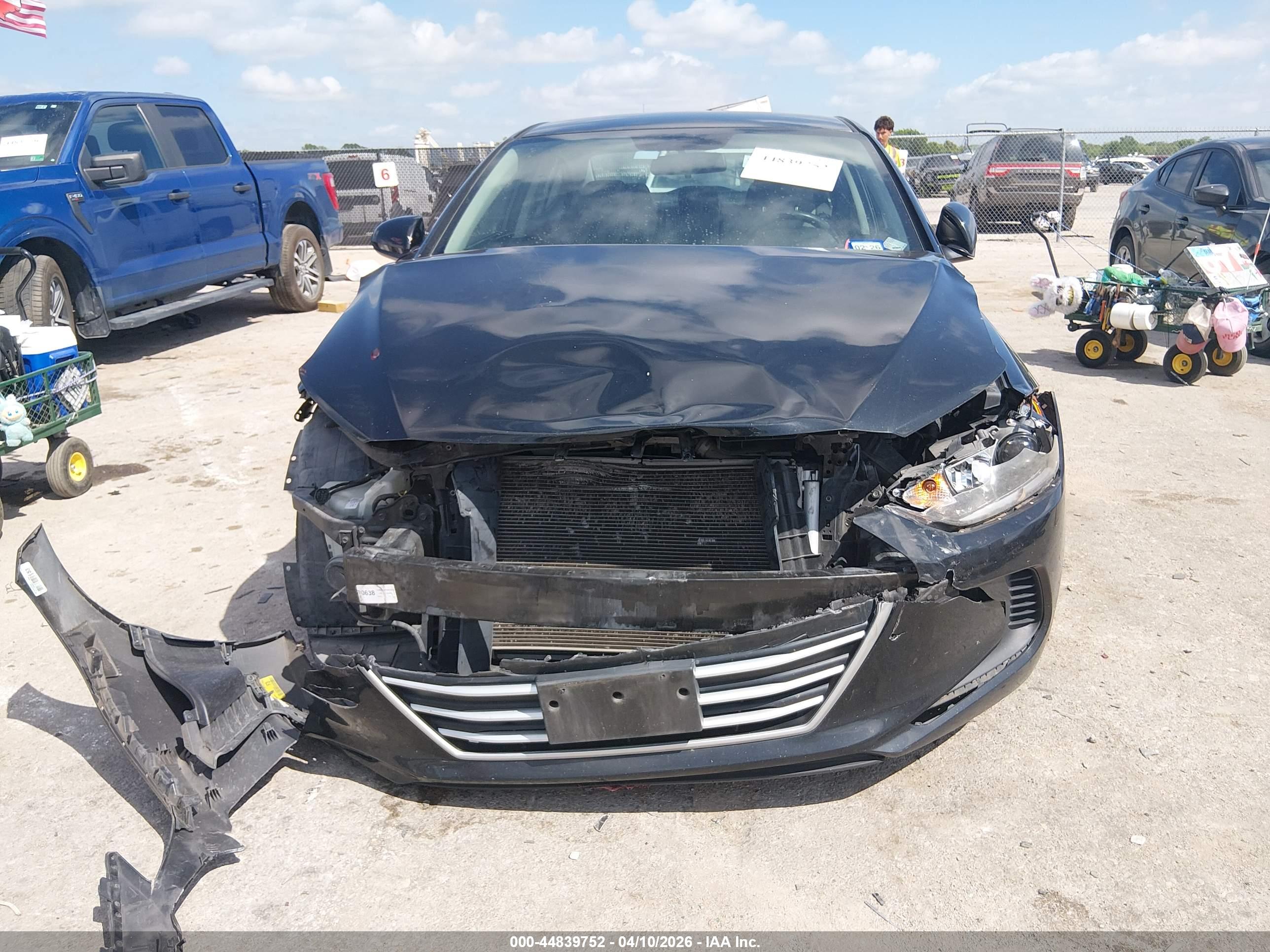 HYUNDAI ELANTRA image 6