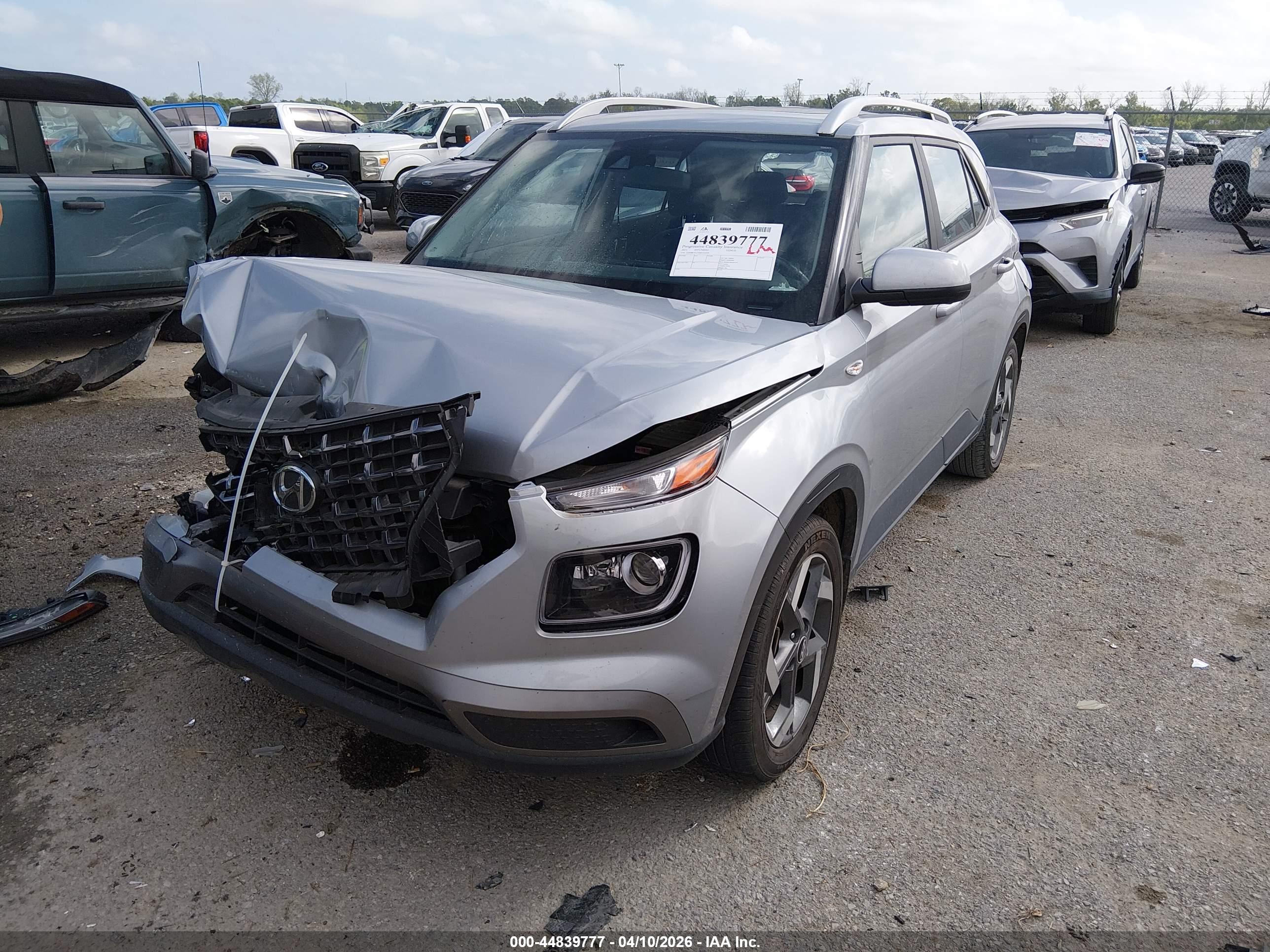 HYUNDAI VENUE image 2
