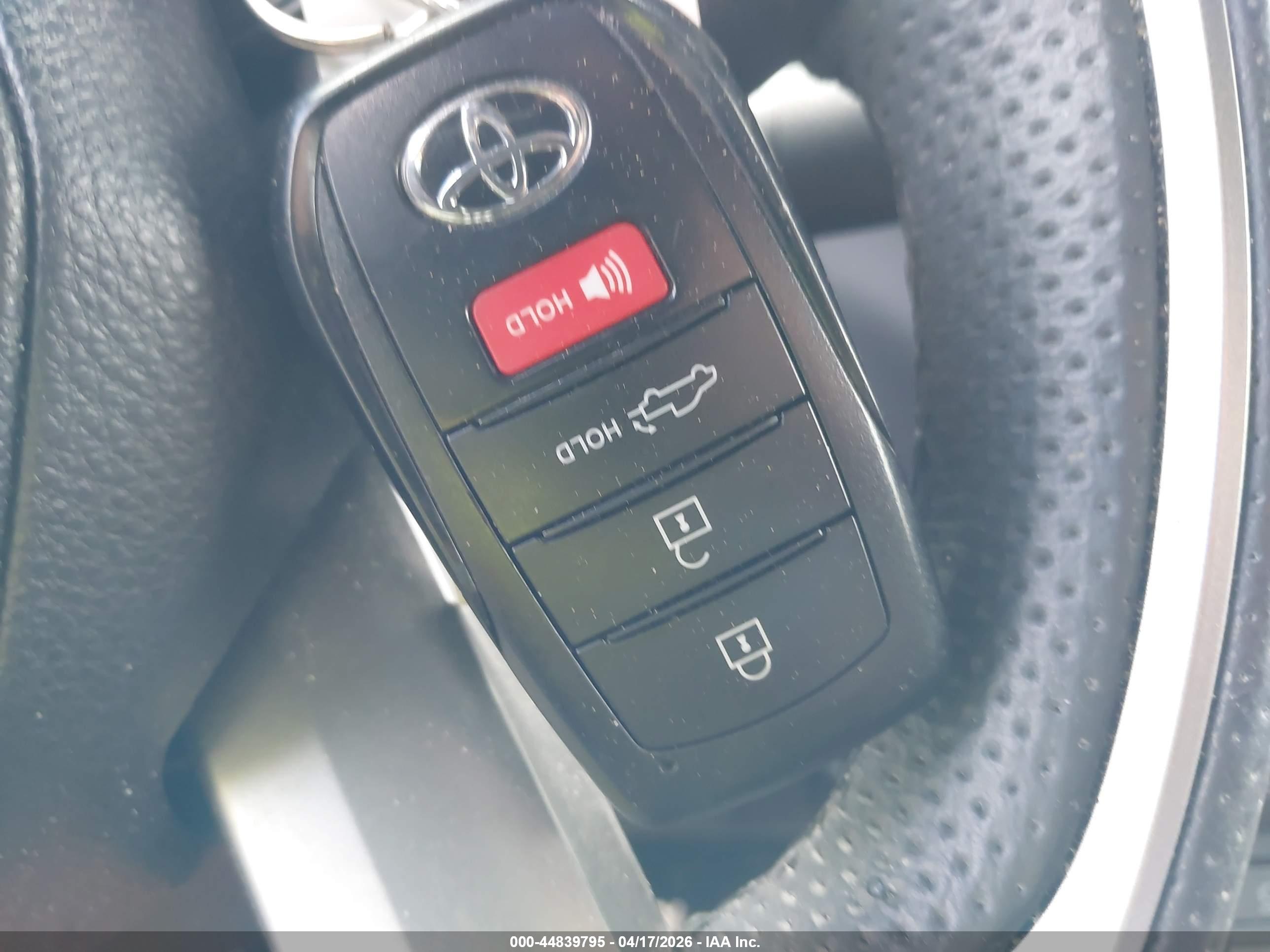 TOYOTA TUNDRA image 11