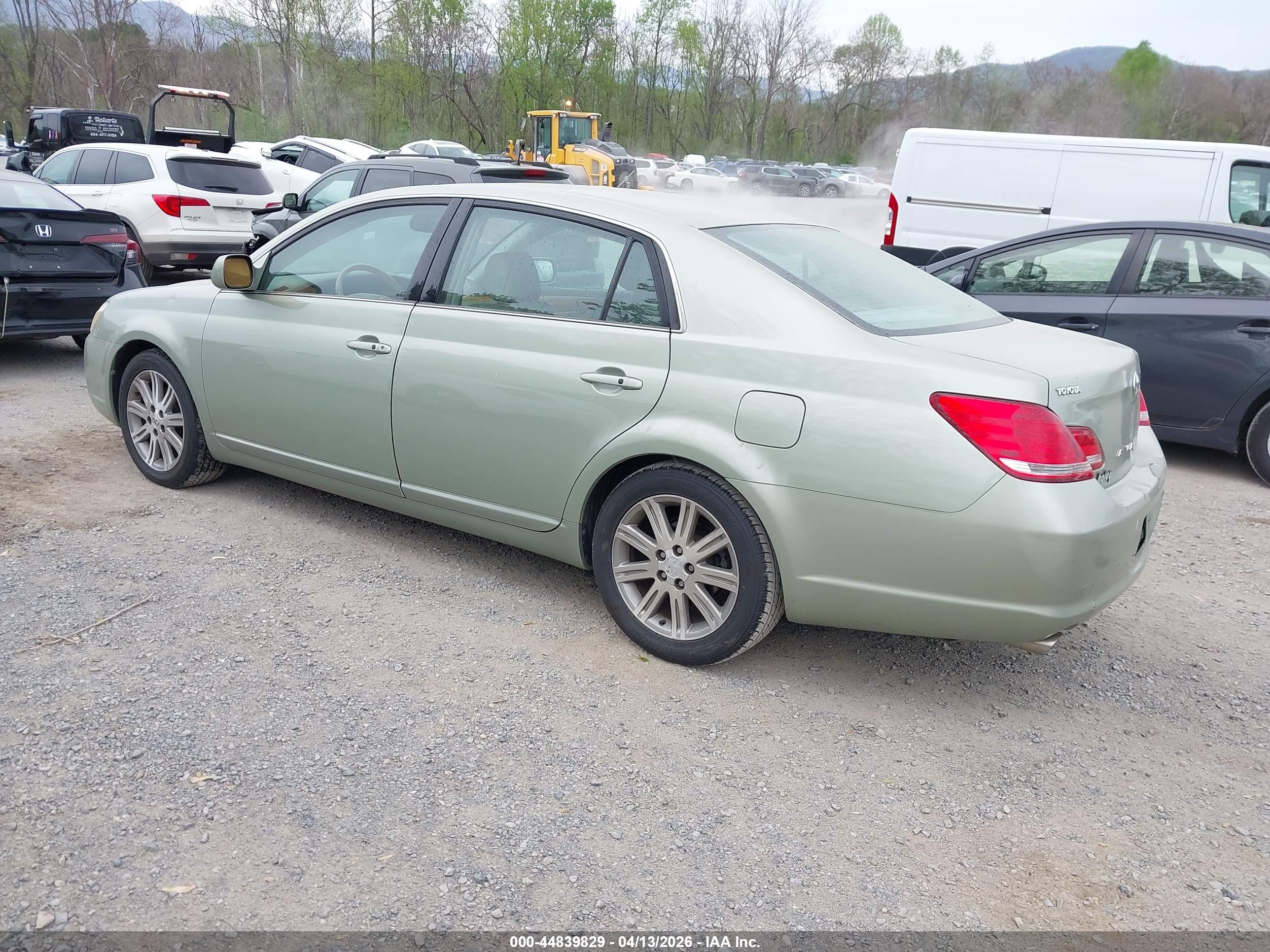 TOYOTA AVALON image 3