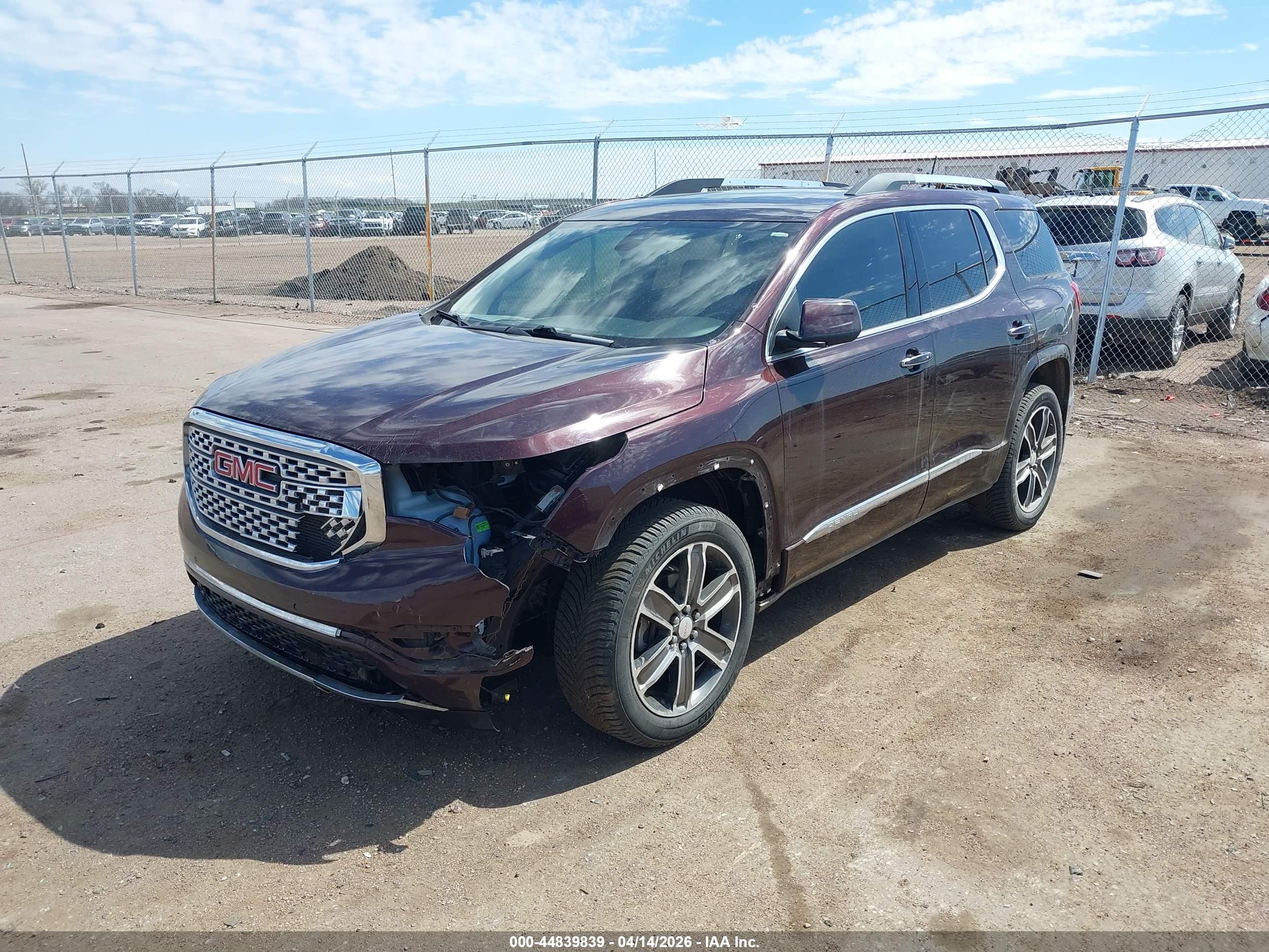GMC ACADIA image 2