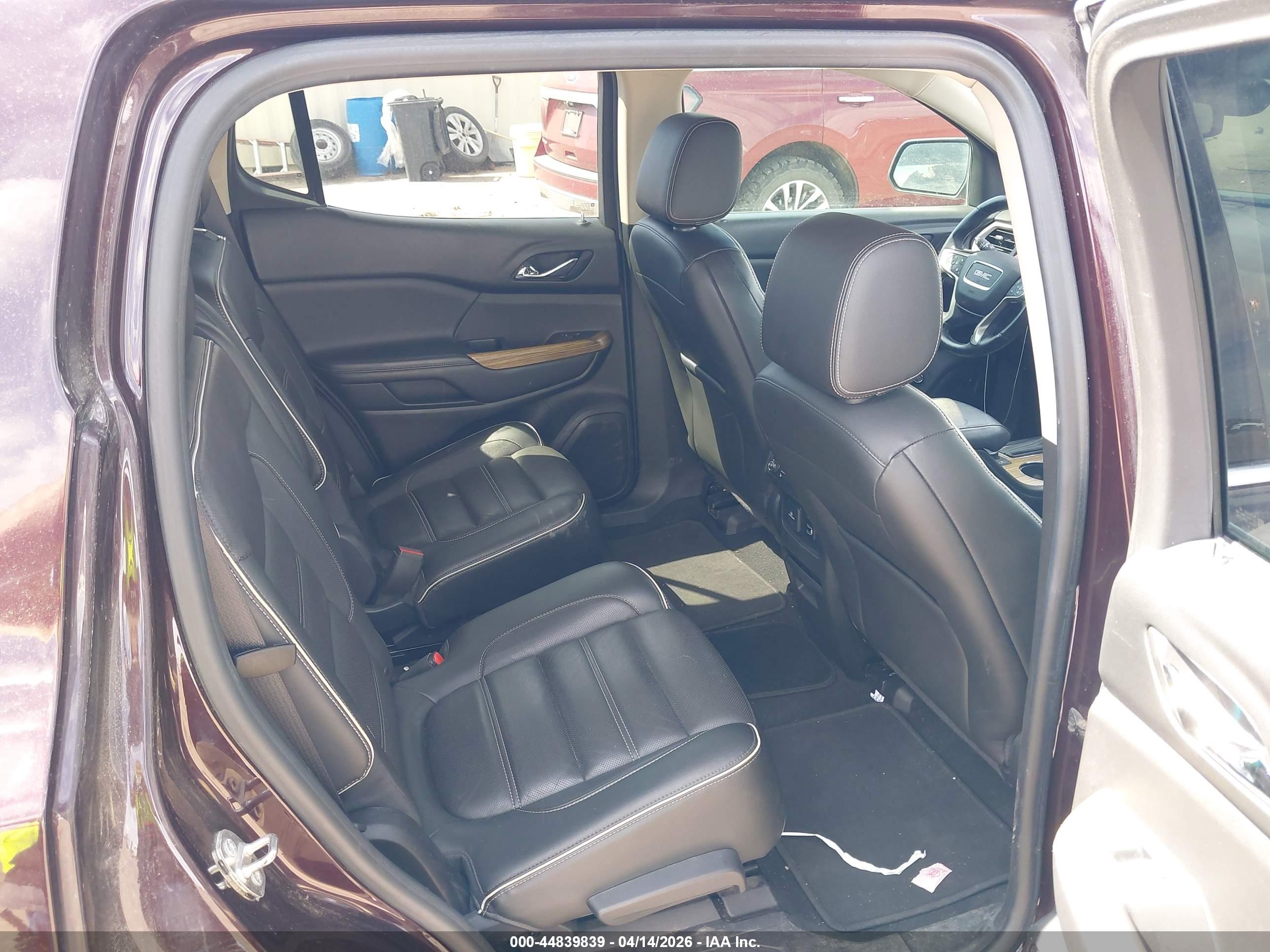 GMC ACADIA image 8