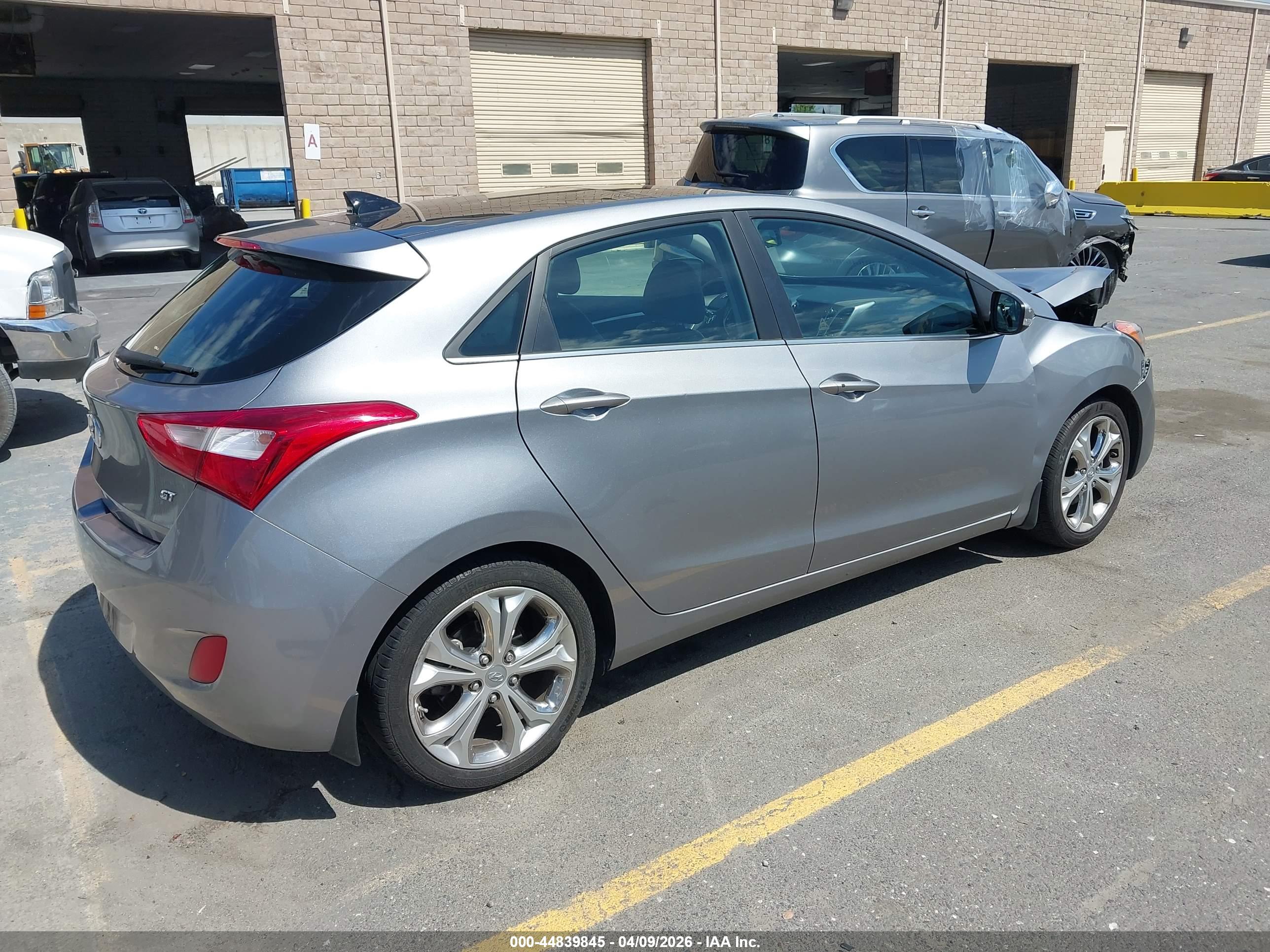 HYUNDAI ELANTRA image 4