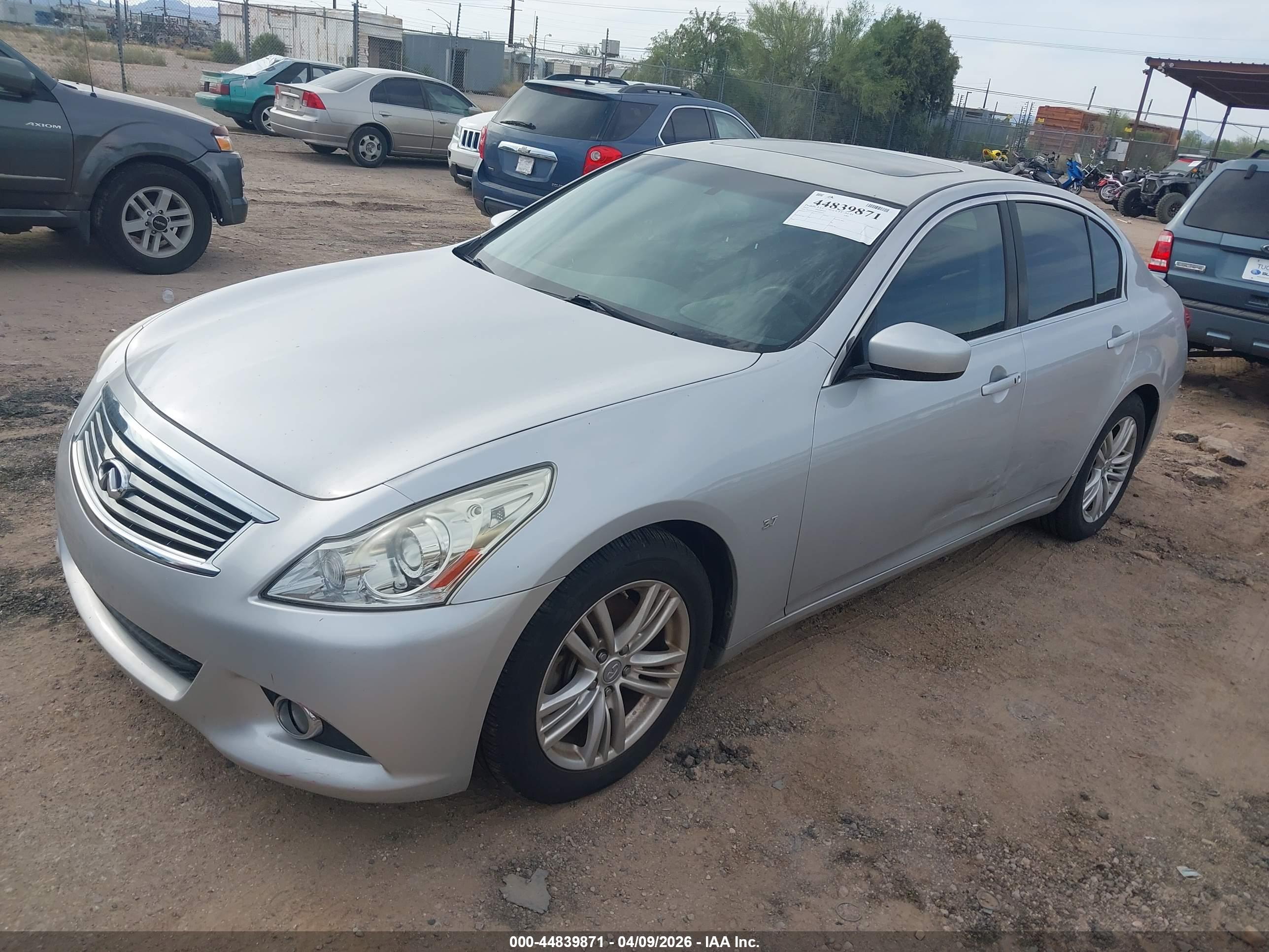 INFINITI Q40 image 2