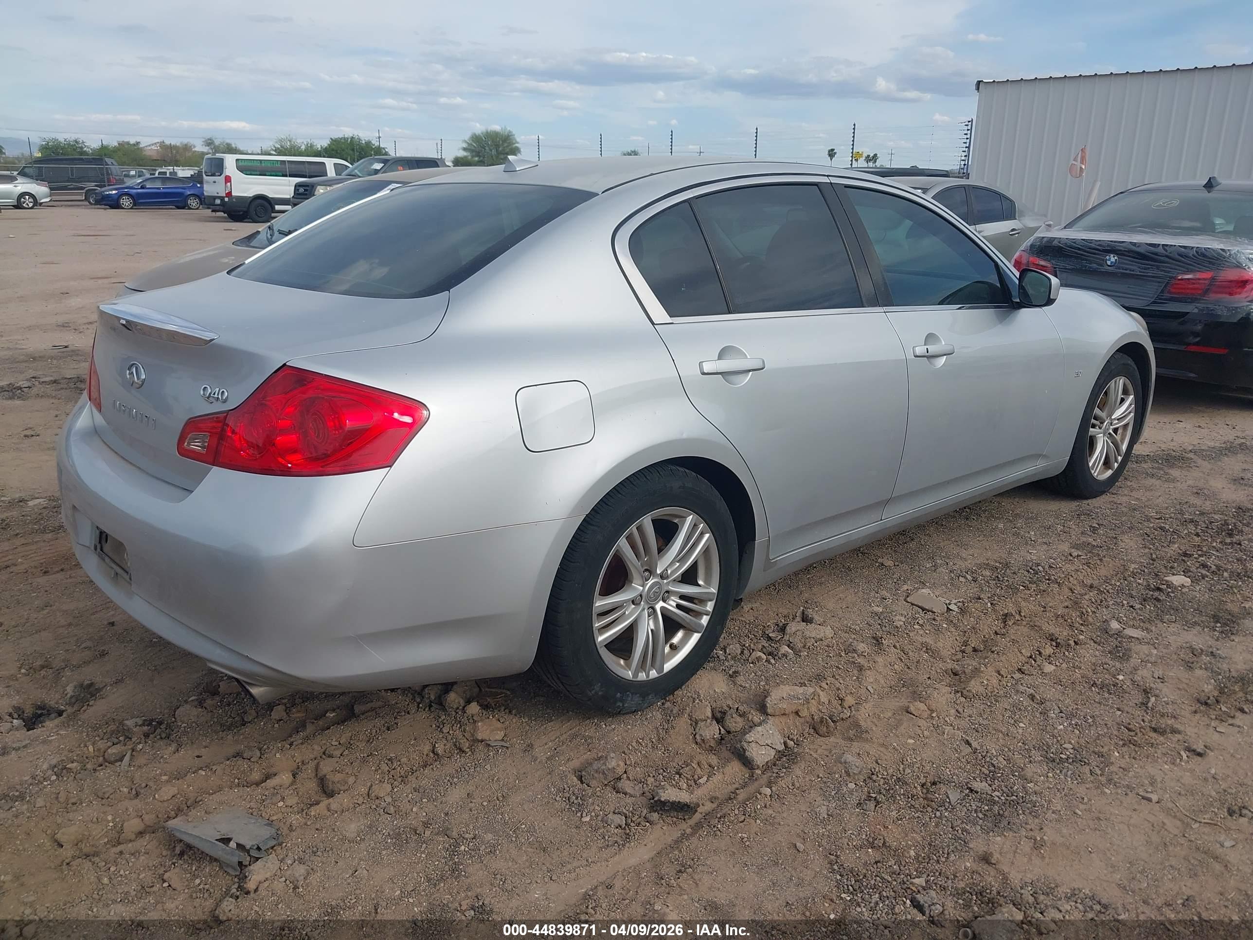 INFINITI Q40 image 4