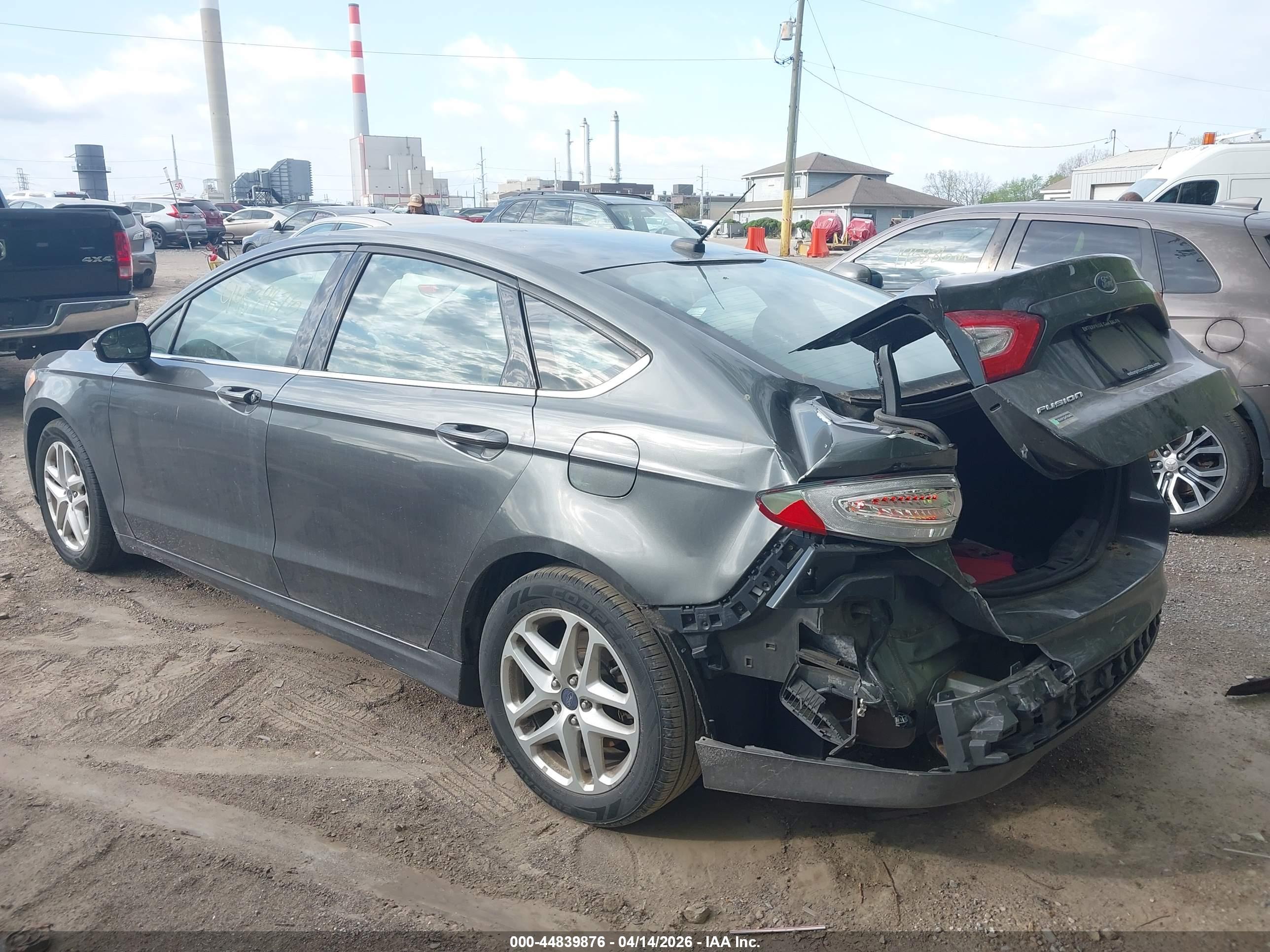FORD FUSION image 3