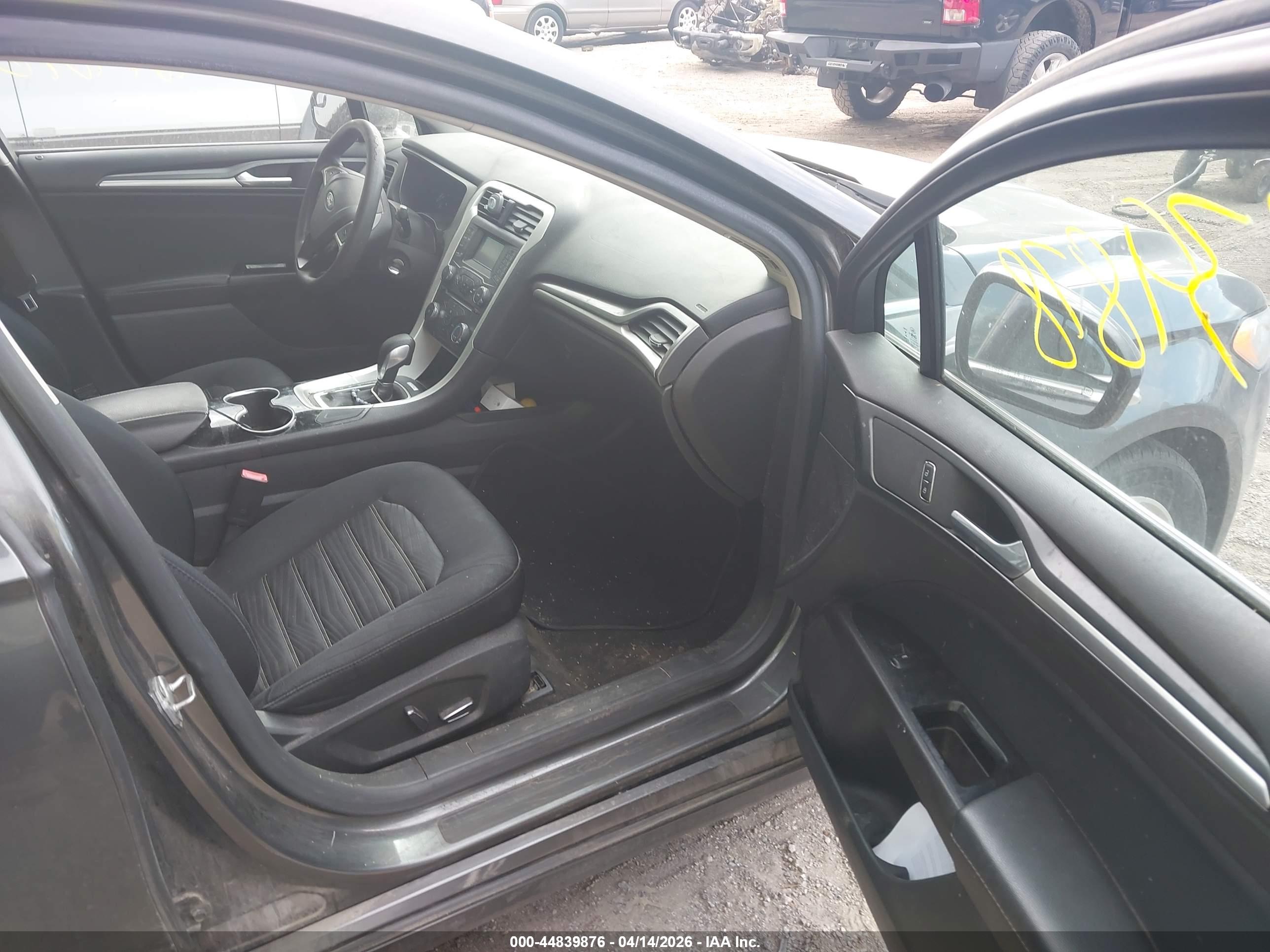 FORD FUSION image 5