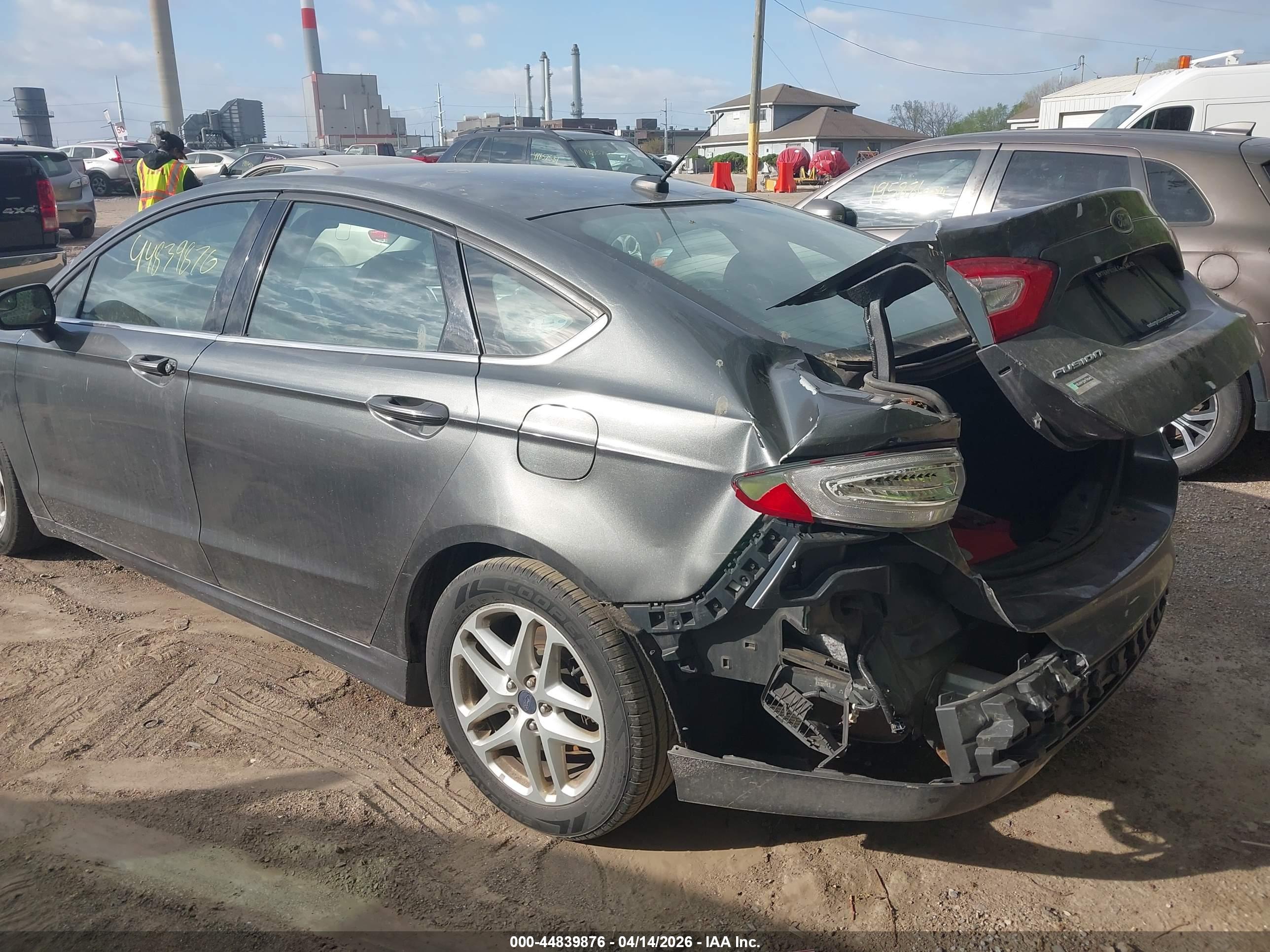 FORD FUSION image 6