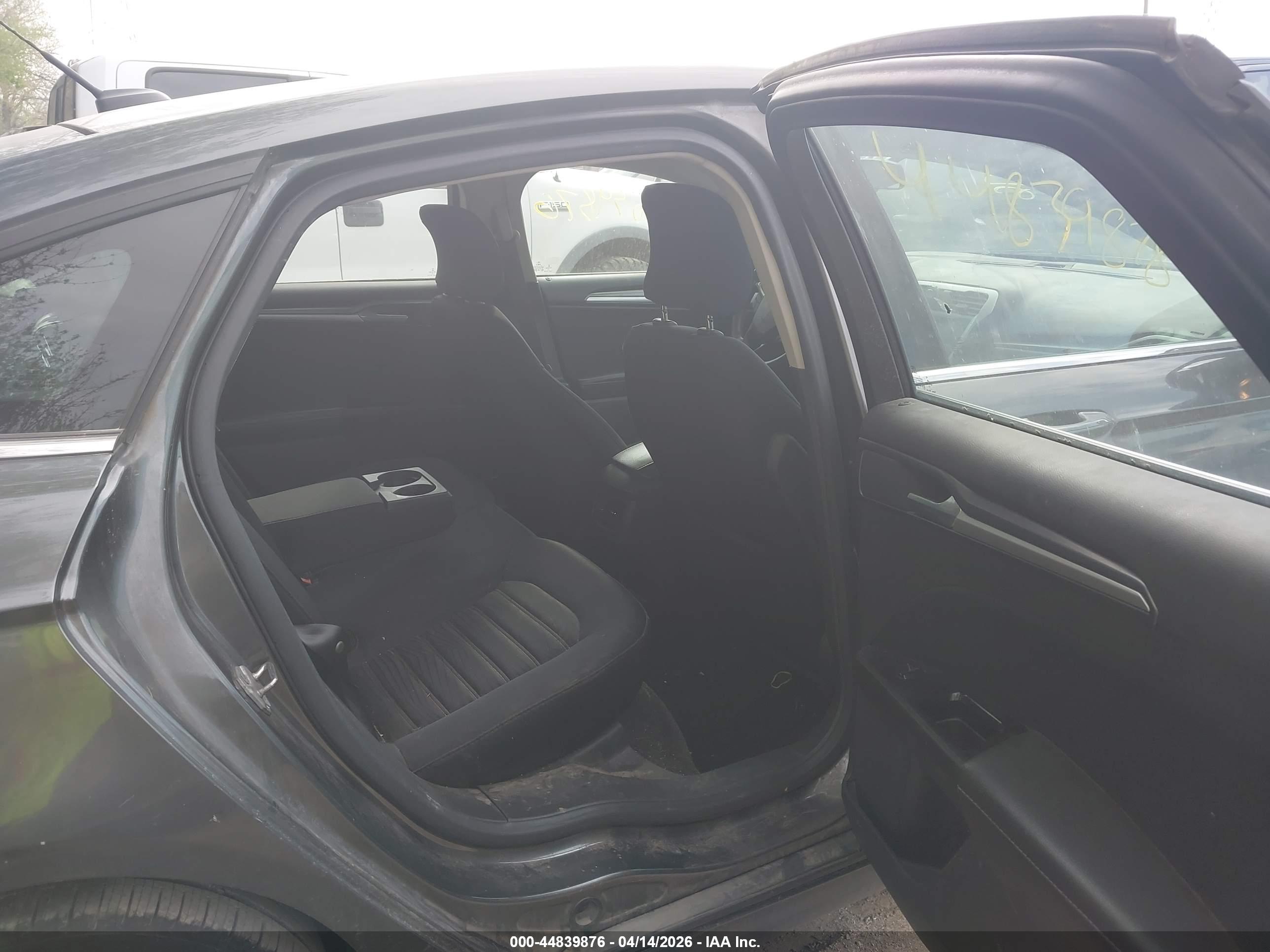 FORD FUSION image 8