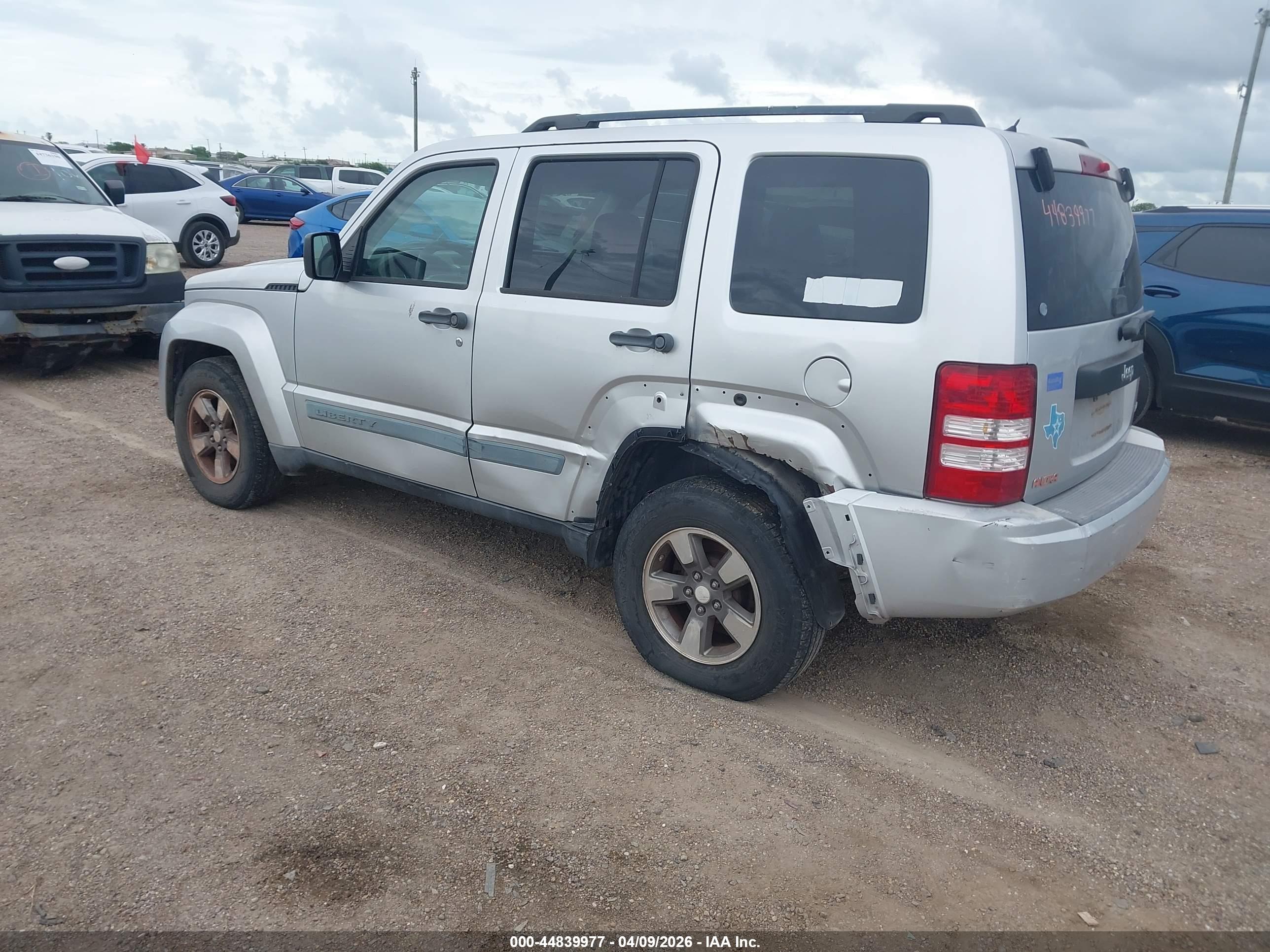 JEEP LIBERTY image 3