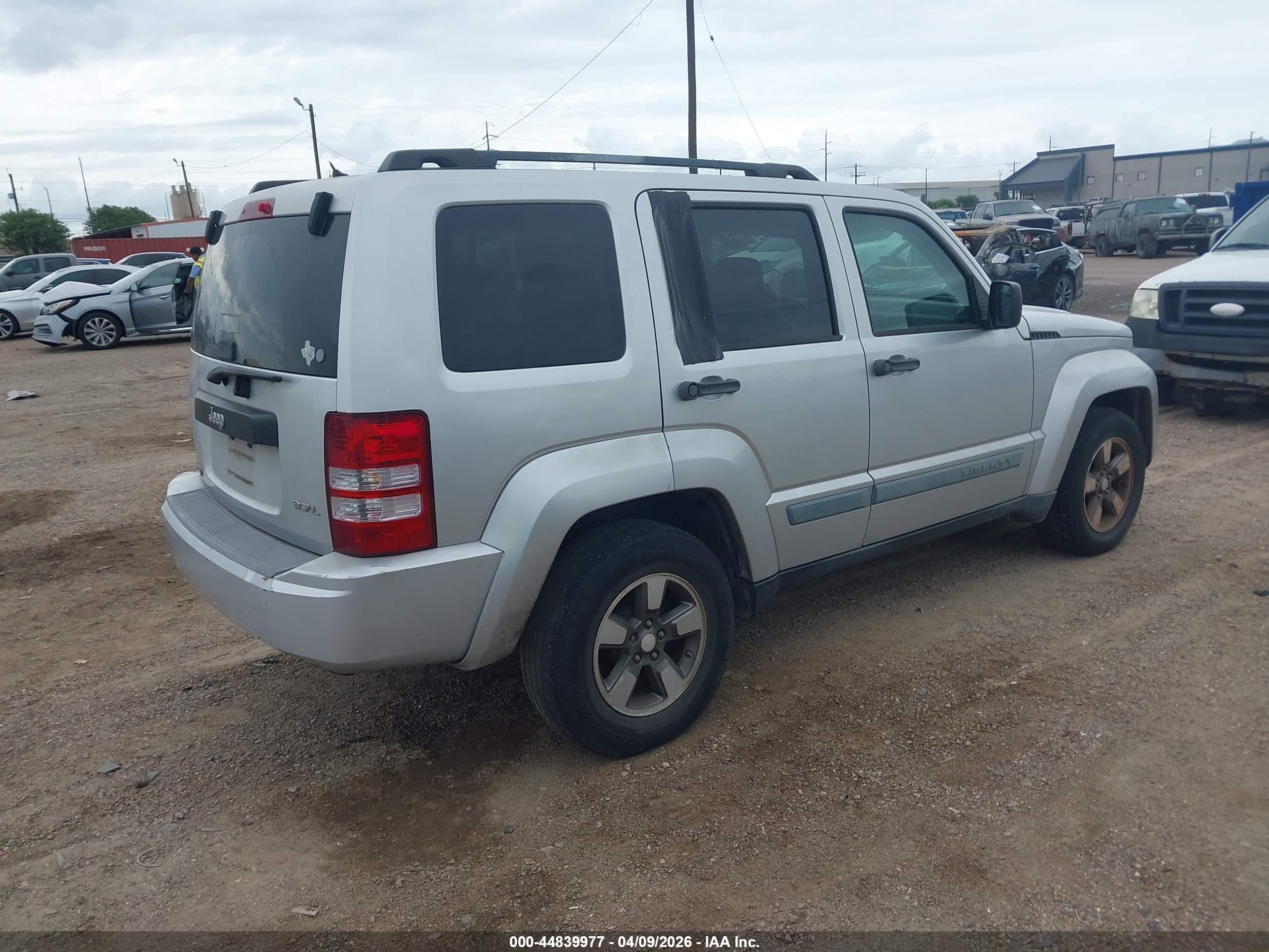 JEEP LIBERTY image 4