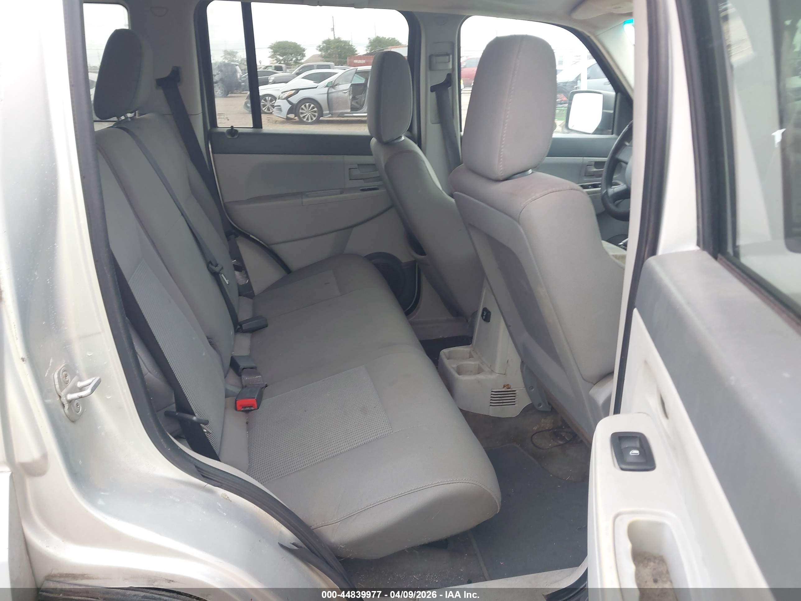 JEEP LIBERTY image 8
