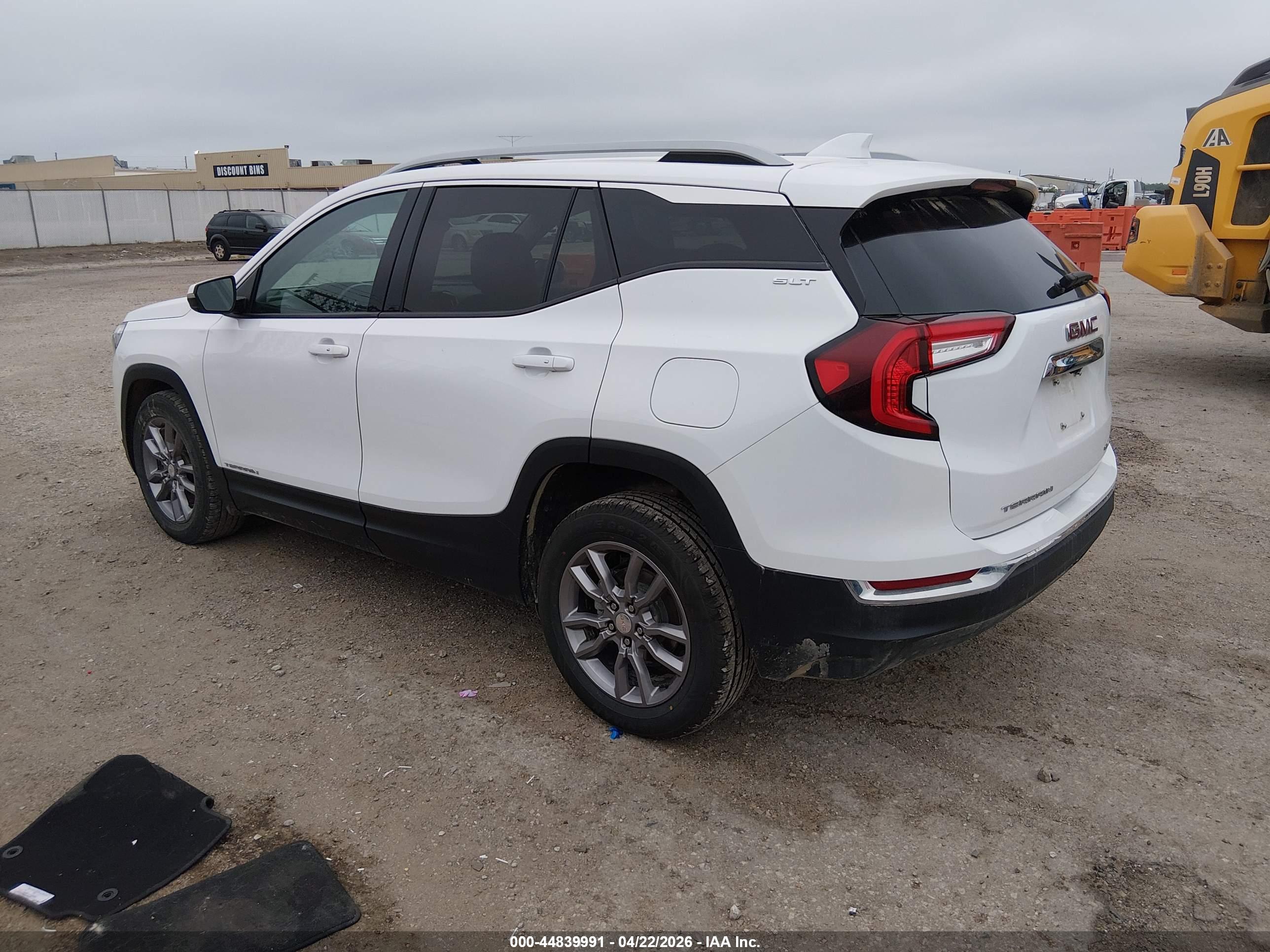 GMC TERRAIN image 3