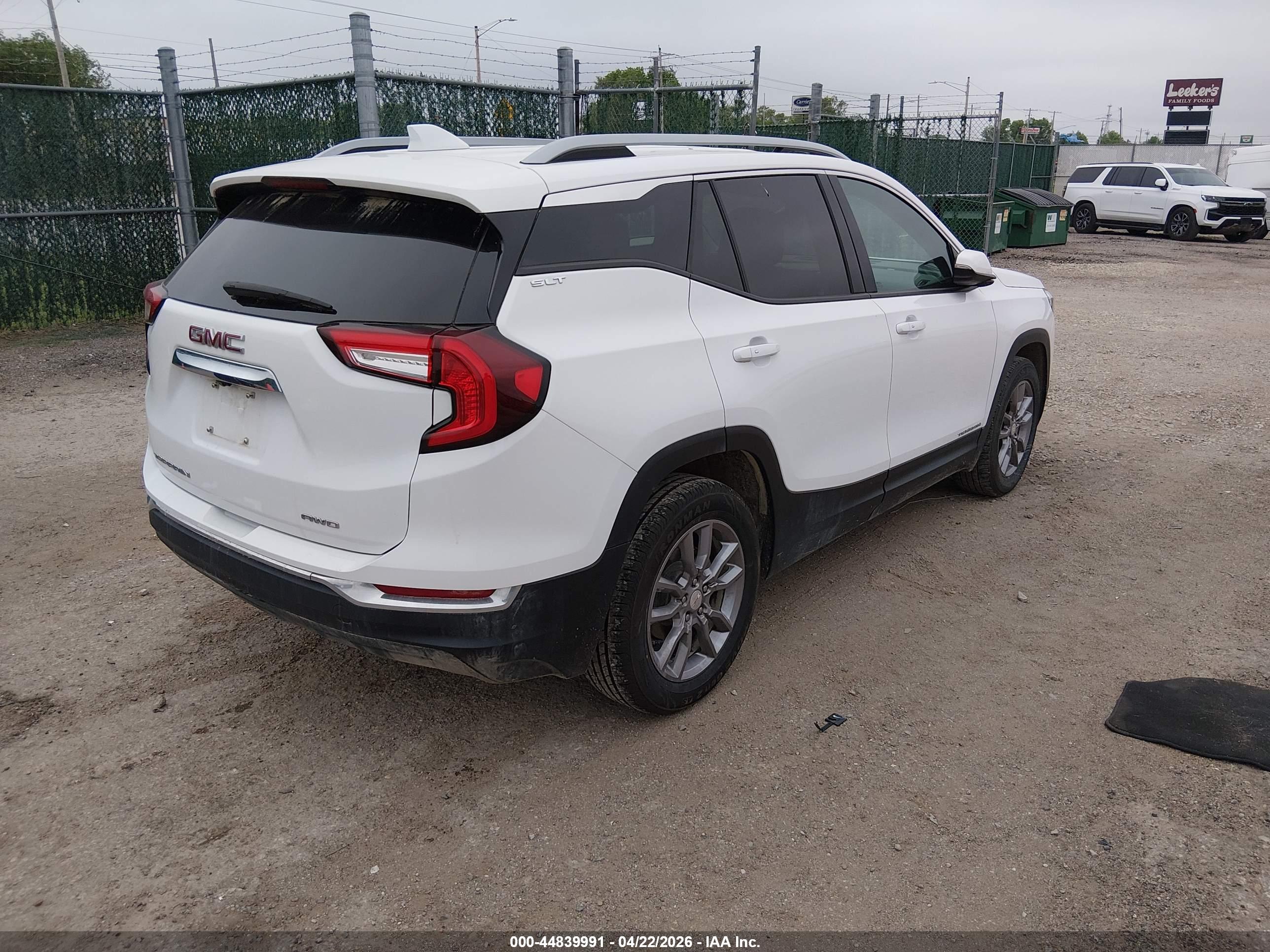 GMC TERRAIN image 4