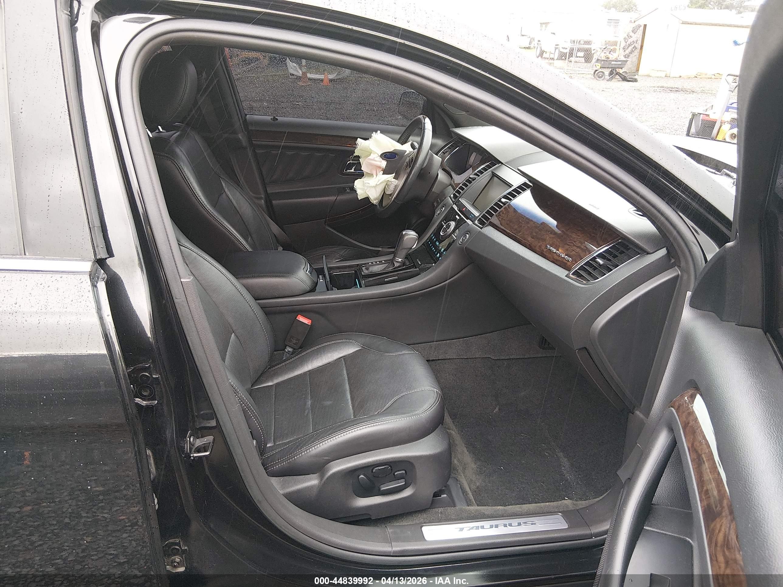 FORD TAURUS image 5