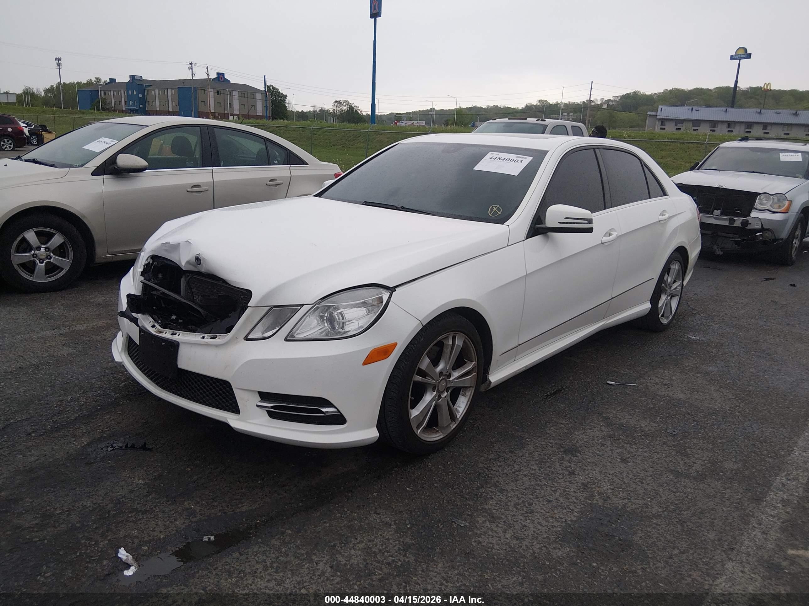 MERCEDES-BENZ E image 2
