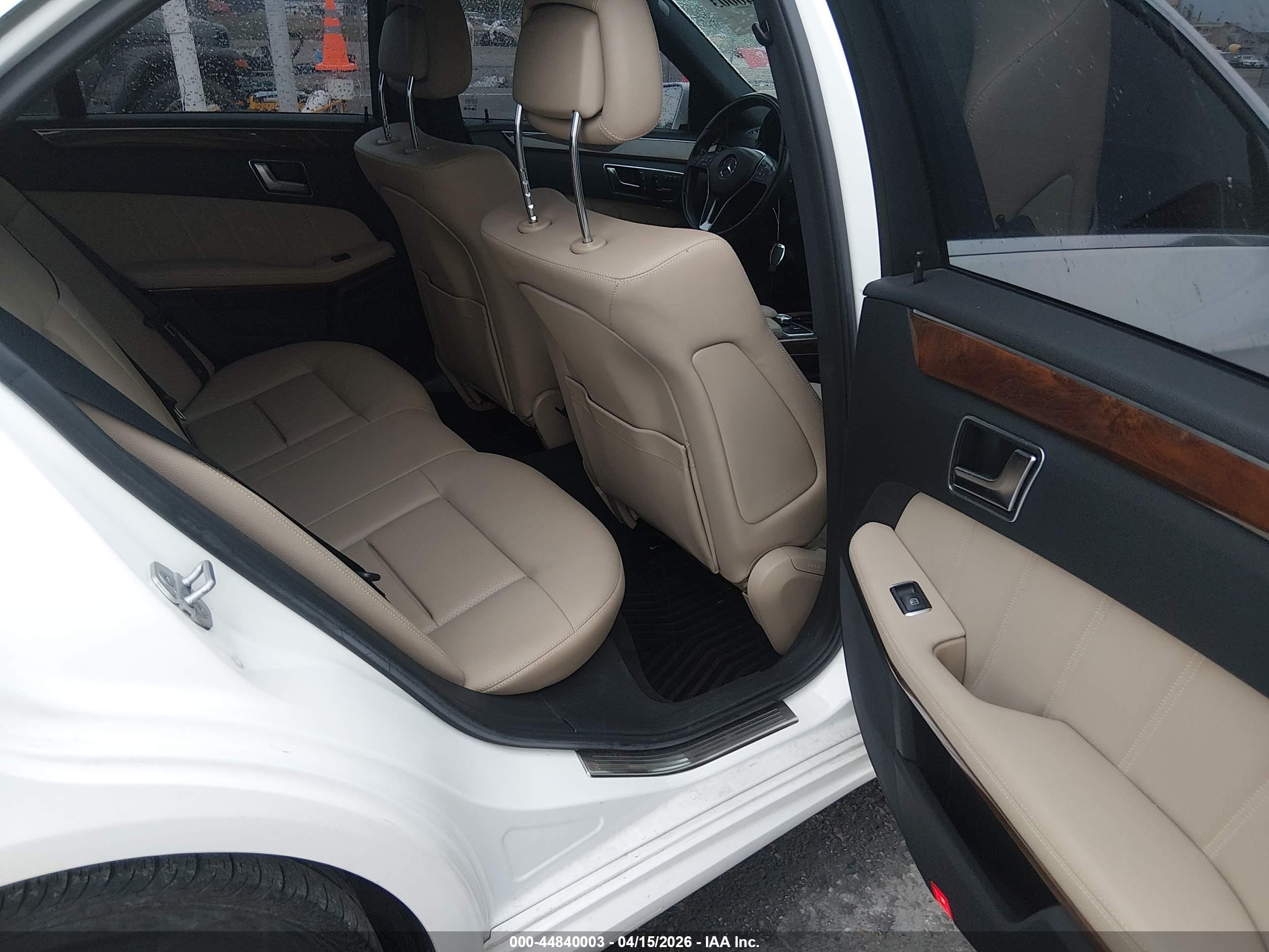 MERCEDES-BENZ E image 8