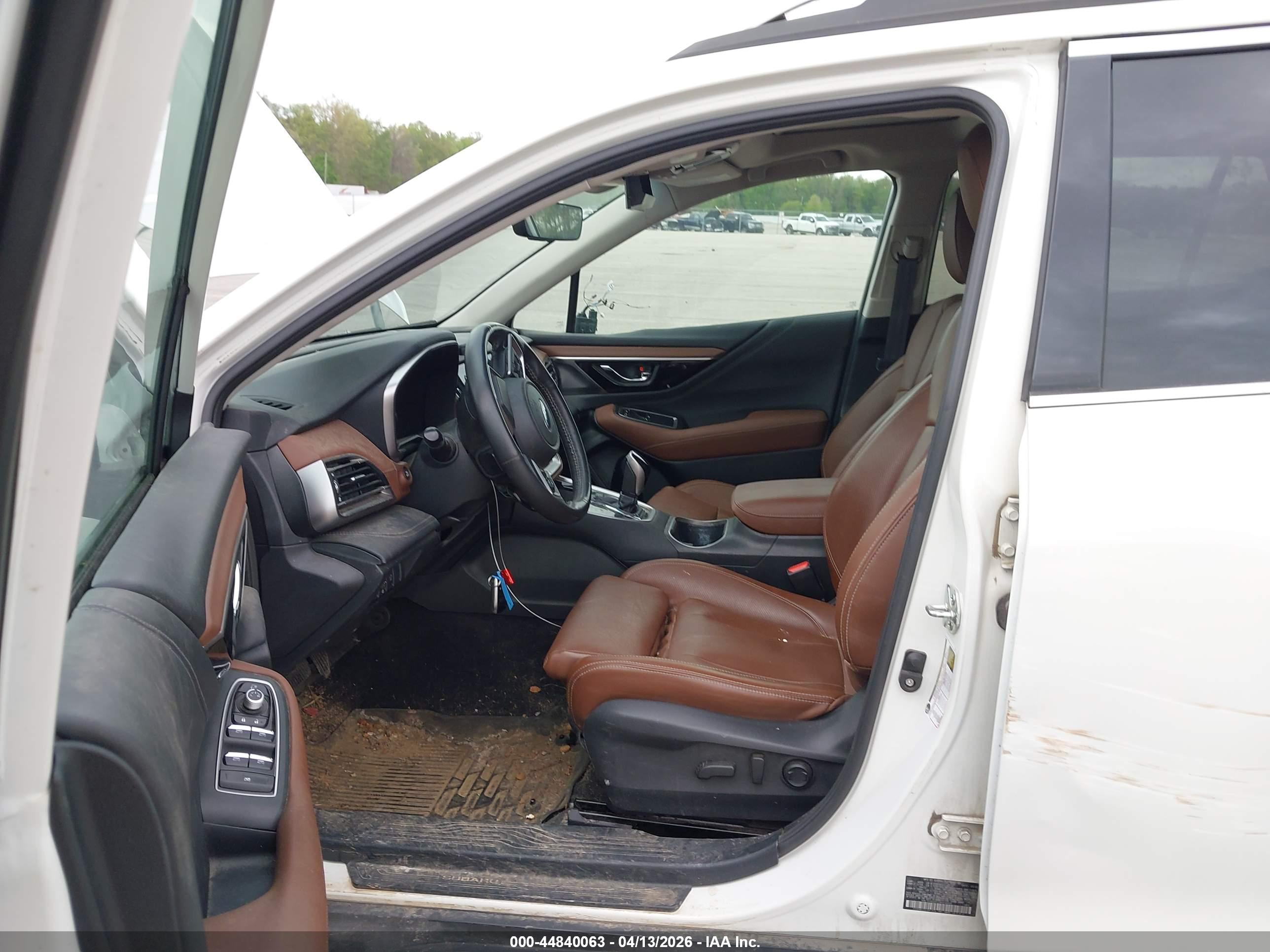 SUBARU OUTBACK image 5
